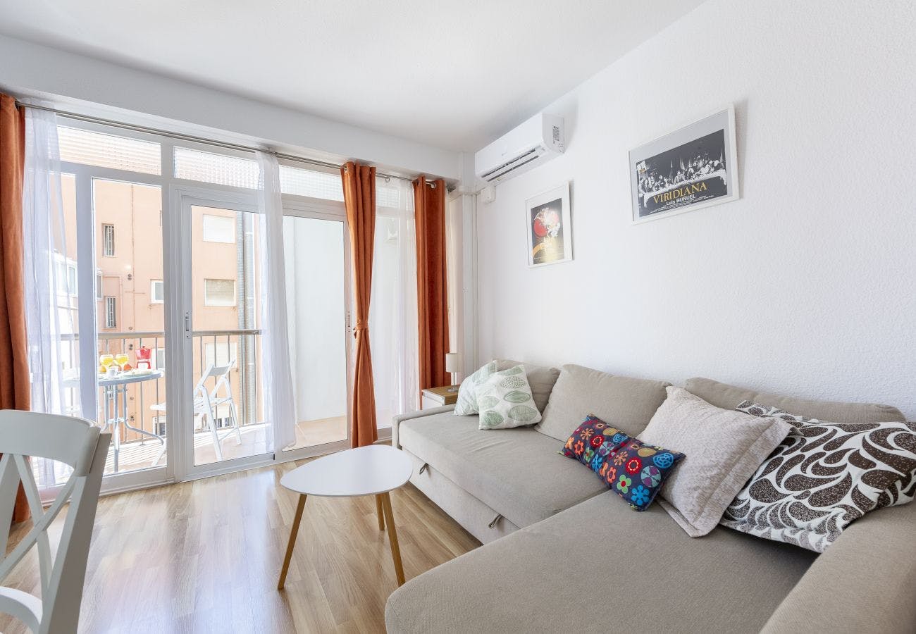 Apartamento para alugar por € 2.500 por mês em Almería, Calle Cartagena