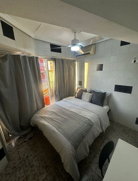 Отдельная комната сдается в аренду за 310 € в месяц в Silla, Carrer dels Llauradors