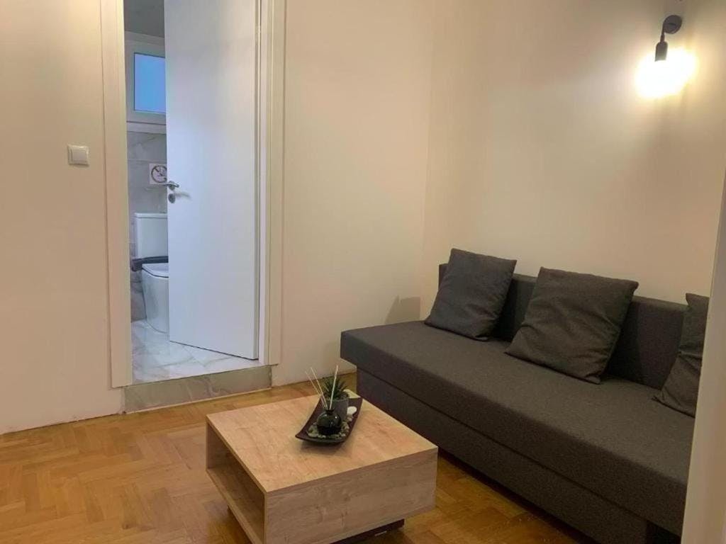 Charilaou Trikoupi, Athina preview