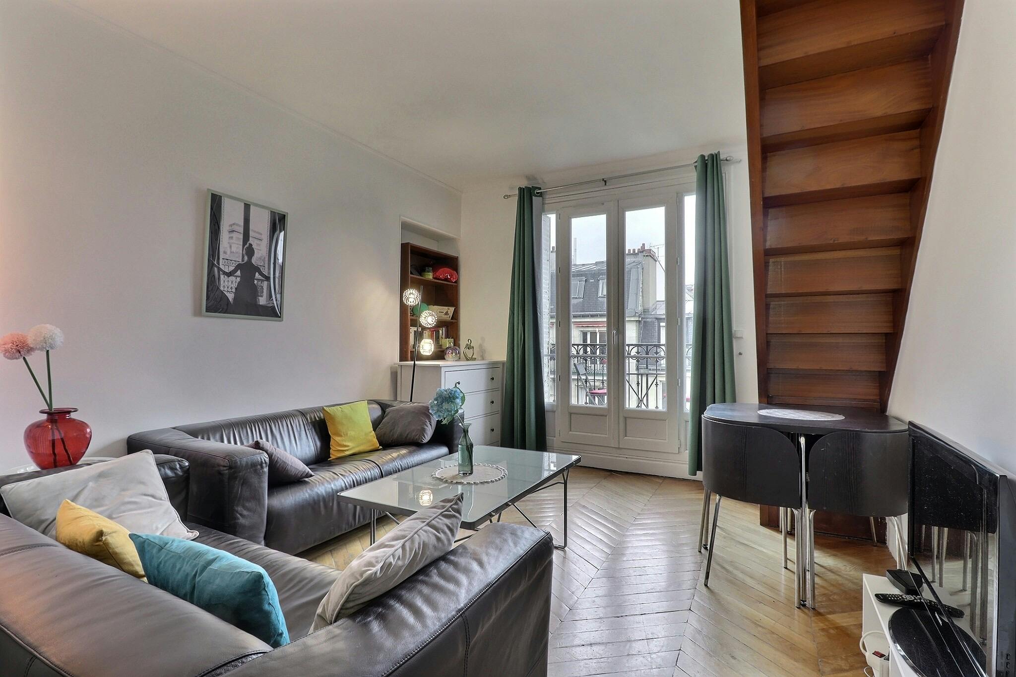 Apartment for rent for €2,970 per month in Paris, Rue Michel Ange