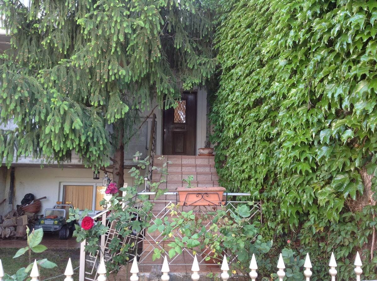 House for rent for €1,100 per month in Vília, 28is Oktovriou