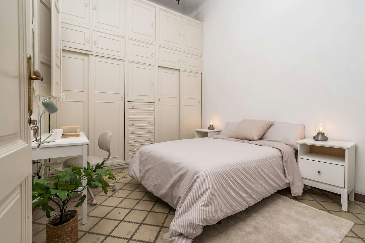 Private room for rent for €978 per month in Barcelona, Via Laietana