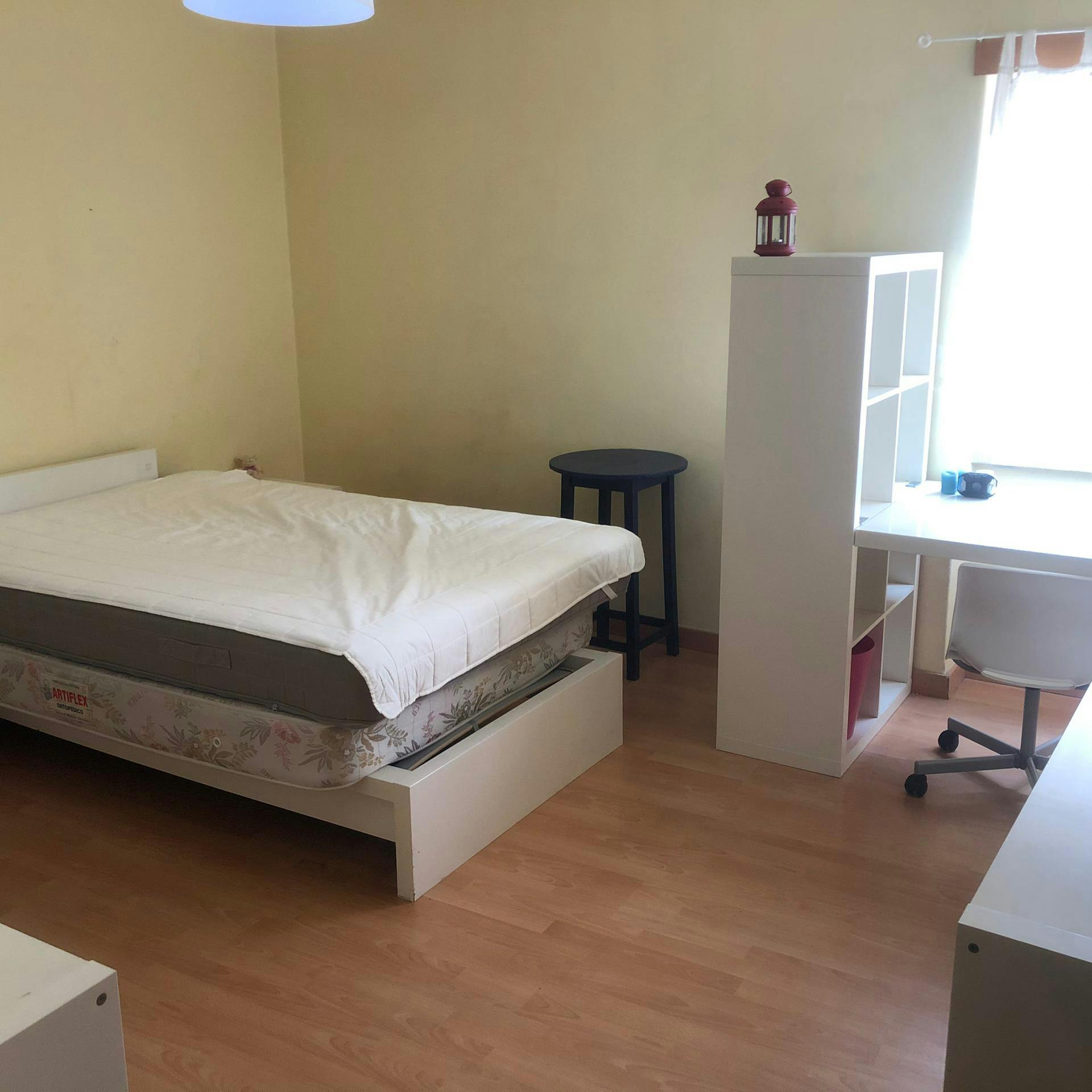 Single room Moscavide, 1 bed, 16m² — photo 1