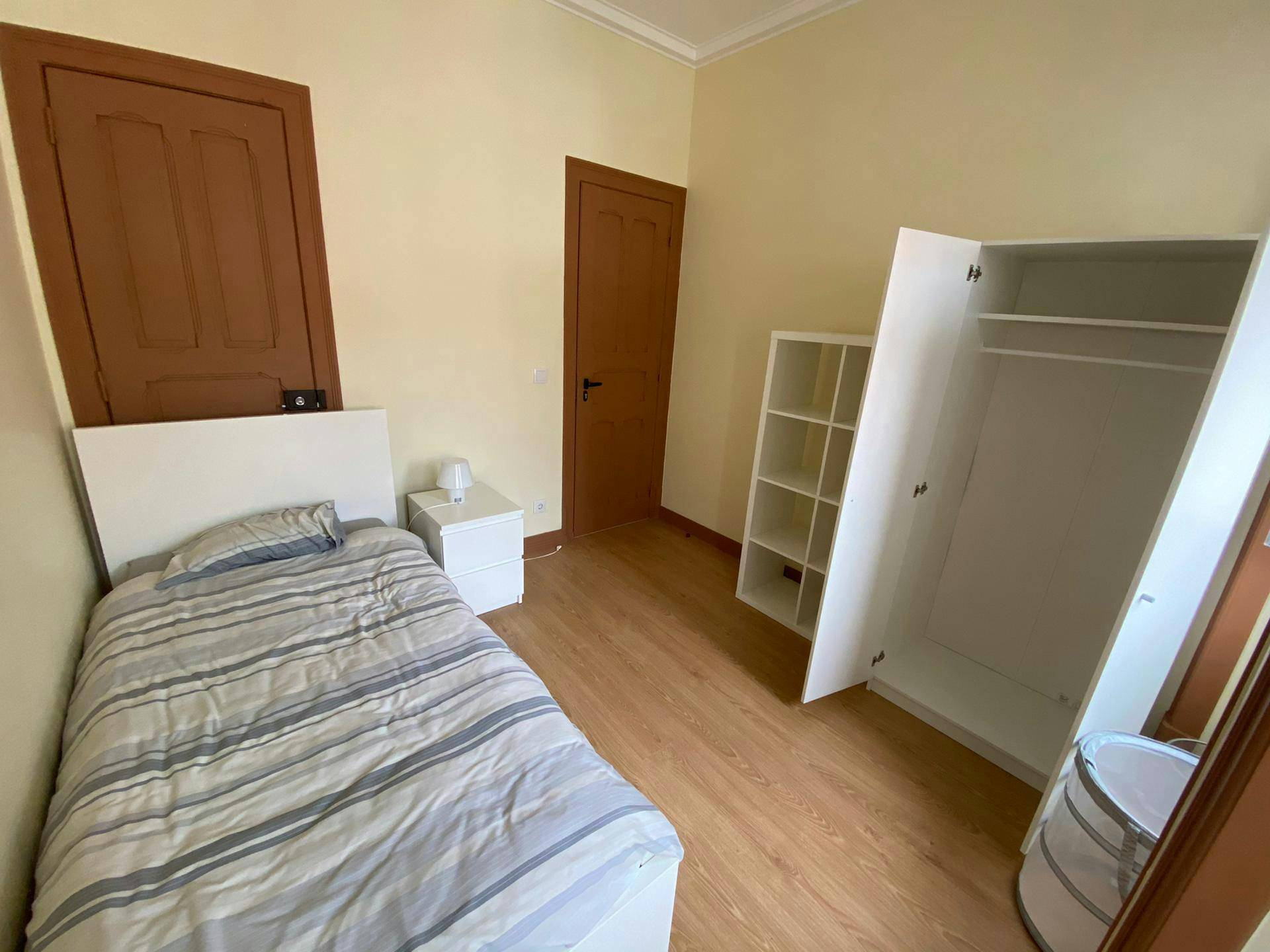 Single room Moscavide, 1 bed, 12m² — photo 3