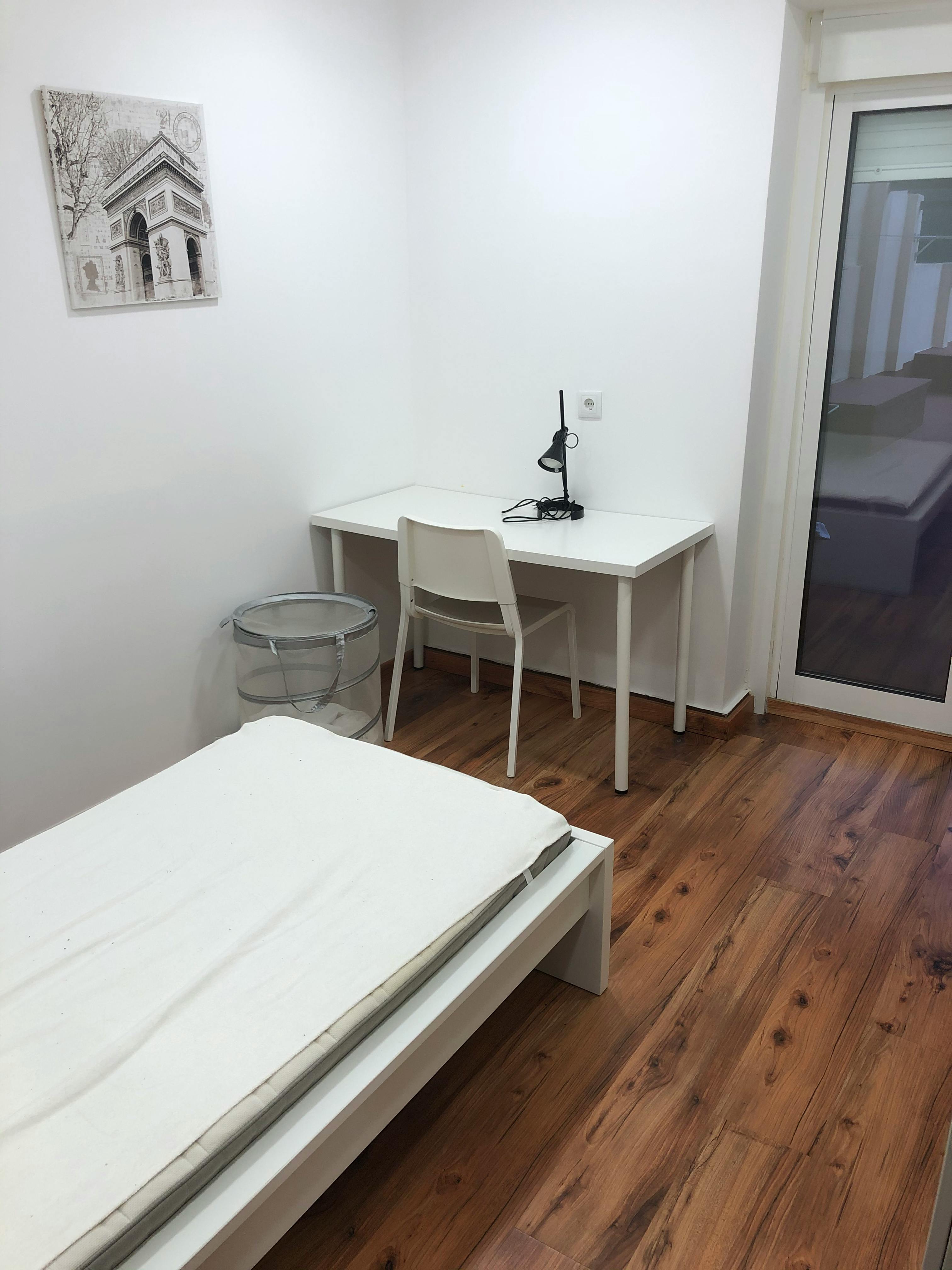 Single room Moscavide, 1 bed, 13m² — photo 2