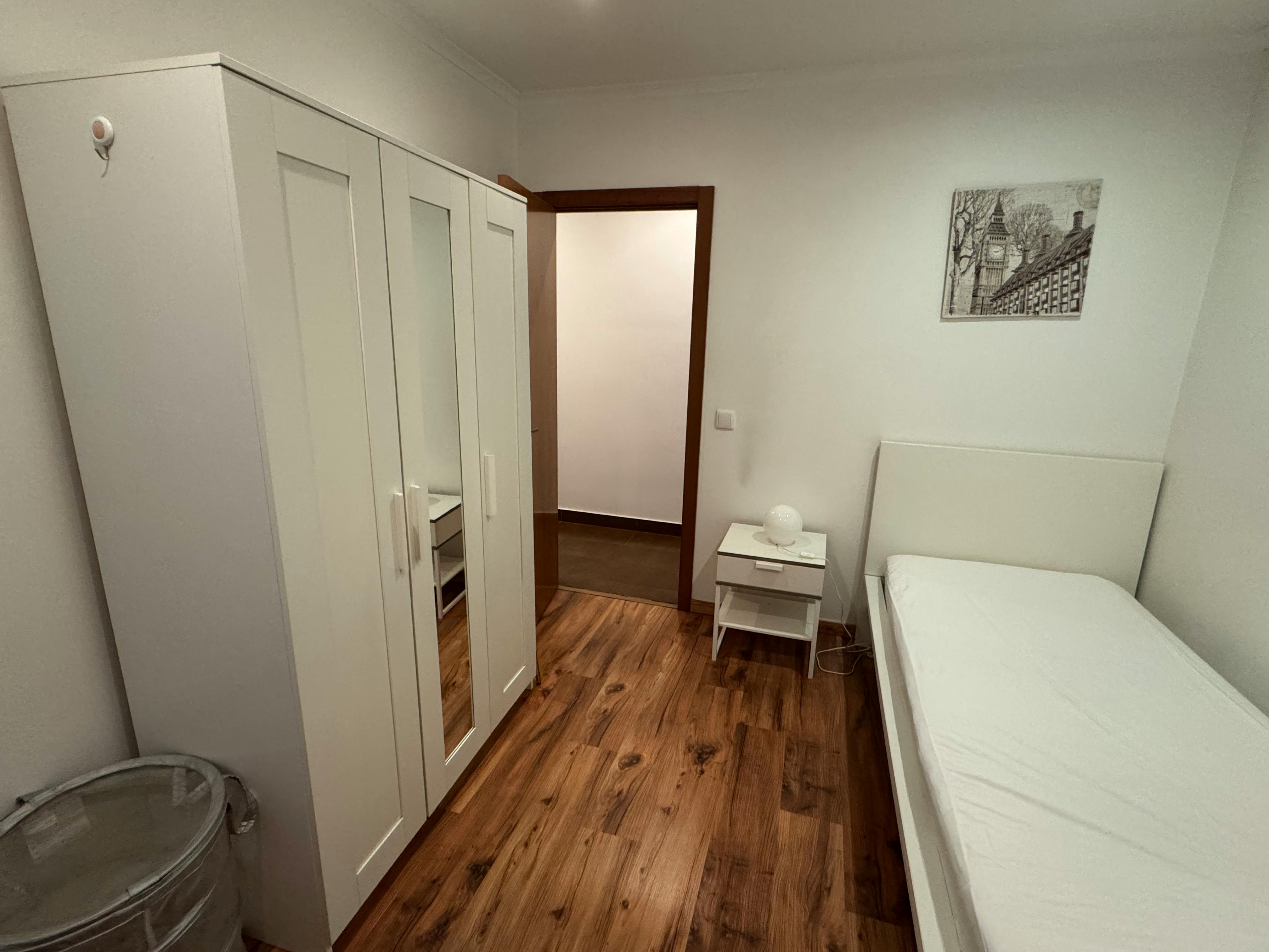 Single room Moscavide, 1 bed, 13m² — photo 1