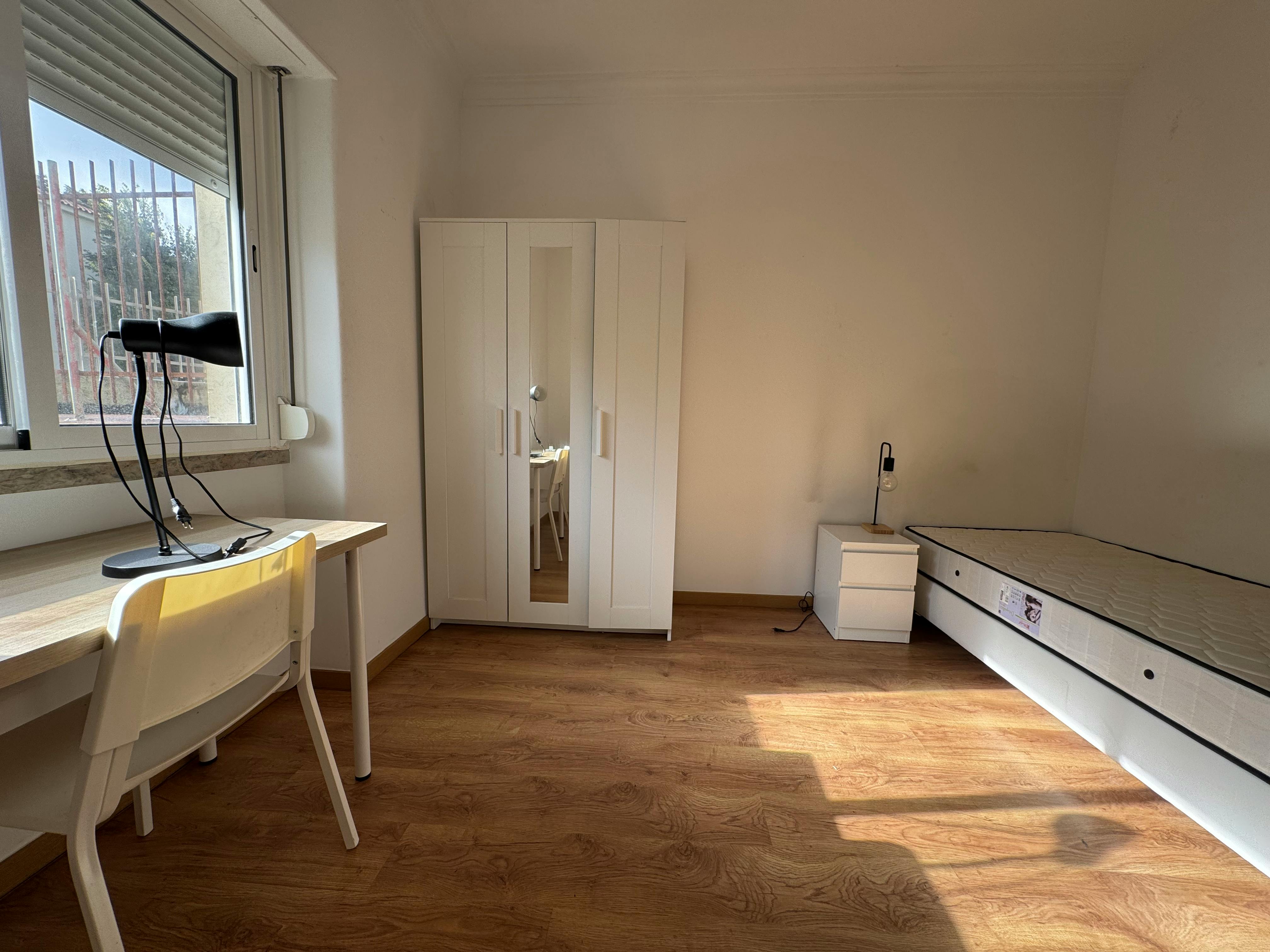 Single room Moscavide, 1 bed, 11m² — photo 2