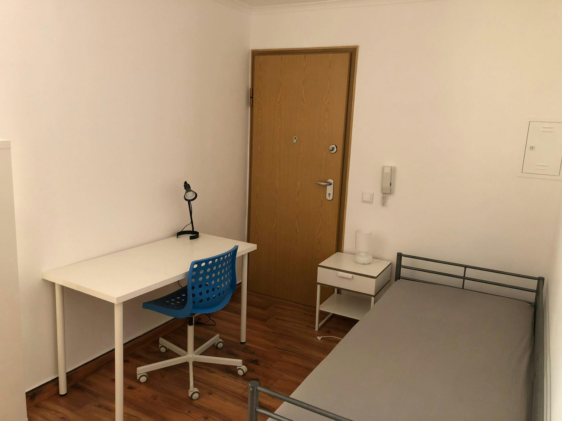 Single room Moscavide, 1 bed, 11m² — photo 1