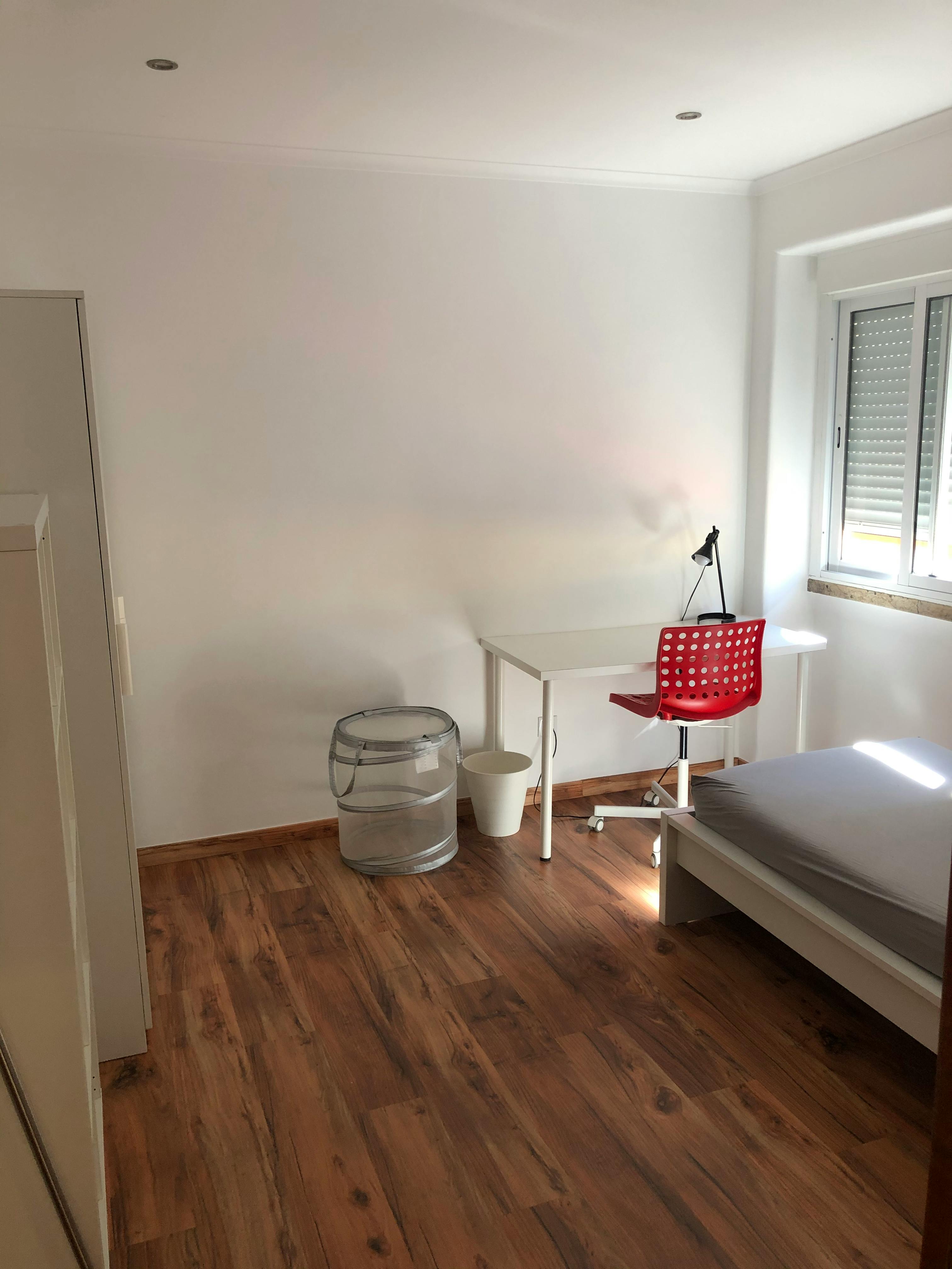 Single room Moscavide, 1 bed, 11m² — photo 3