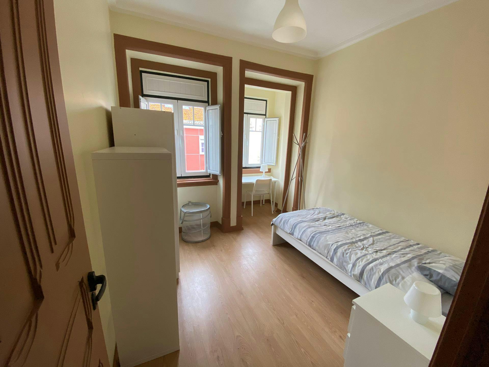 Single room Moscavide, 1 bed, 12m² — photo 2