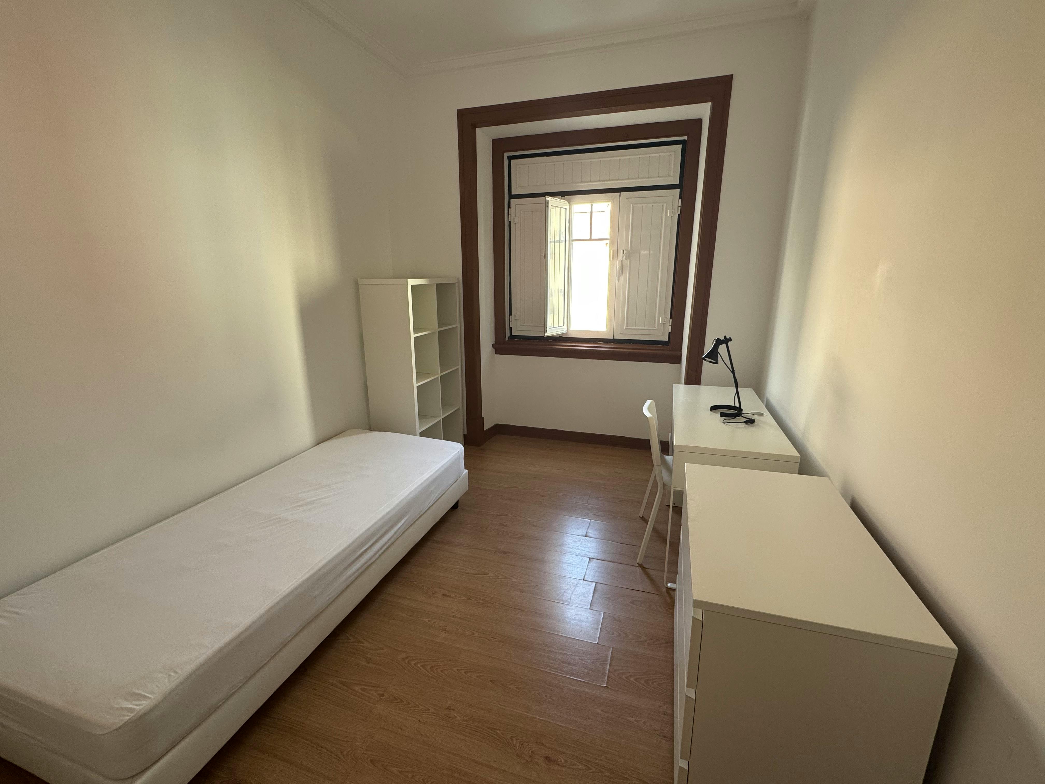 Single room Moscavide, 1 bed, 13m² — photo 2