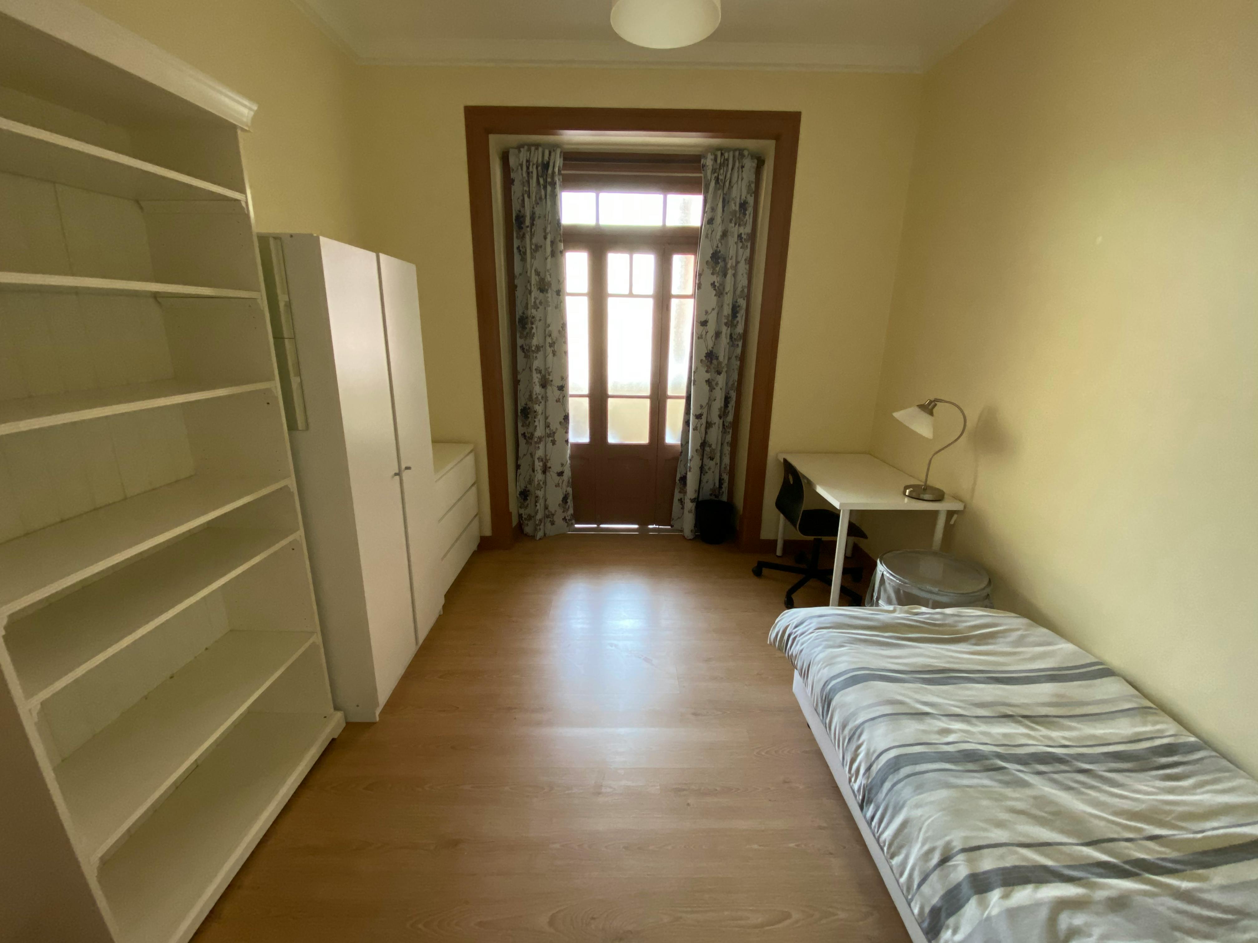 Single room Moscavide, 1 bed, 14m² — photo 1