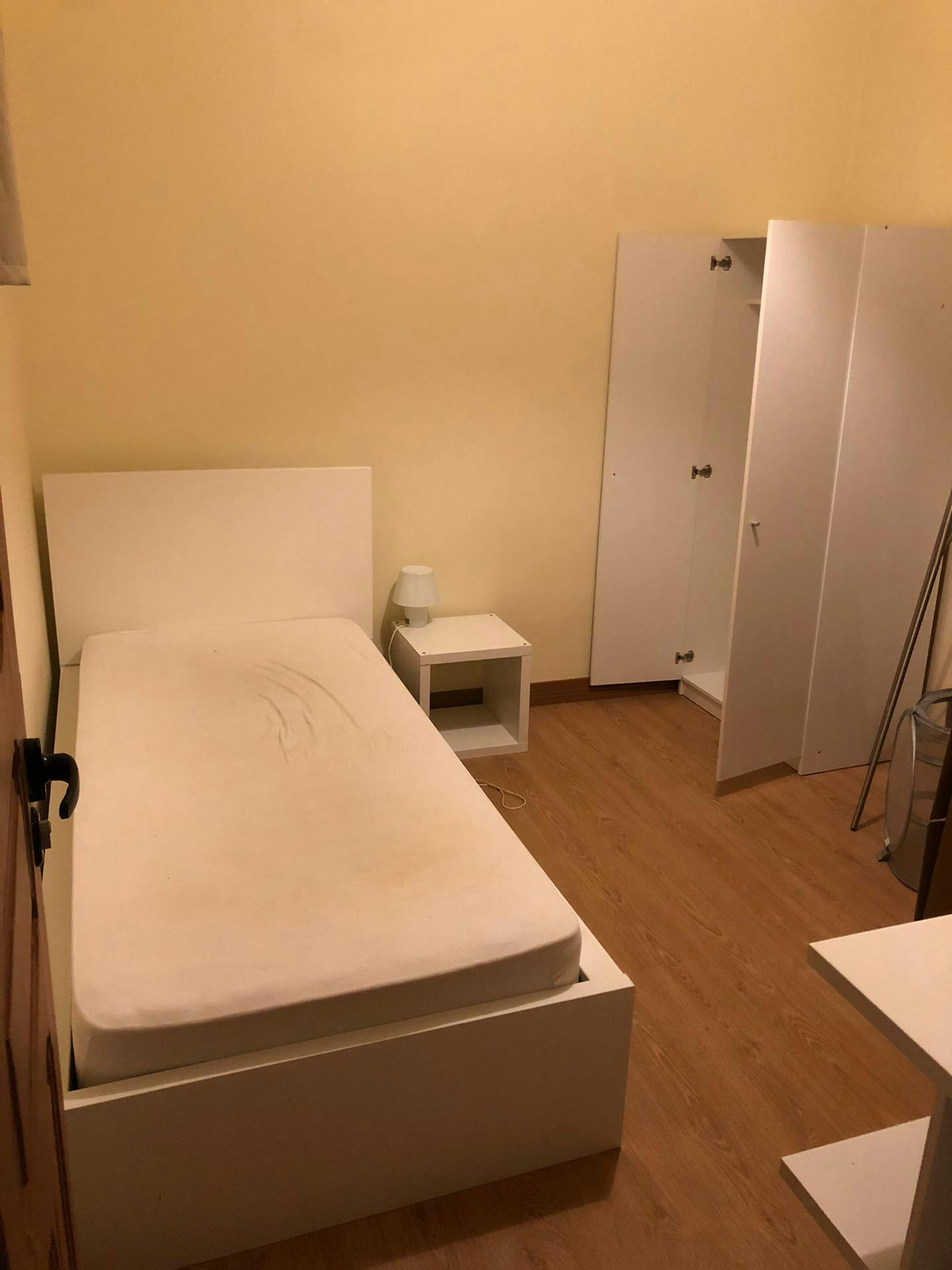 Single room Moscavide, 1 bed, 11m² — photo 1