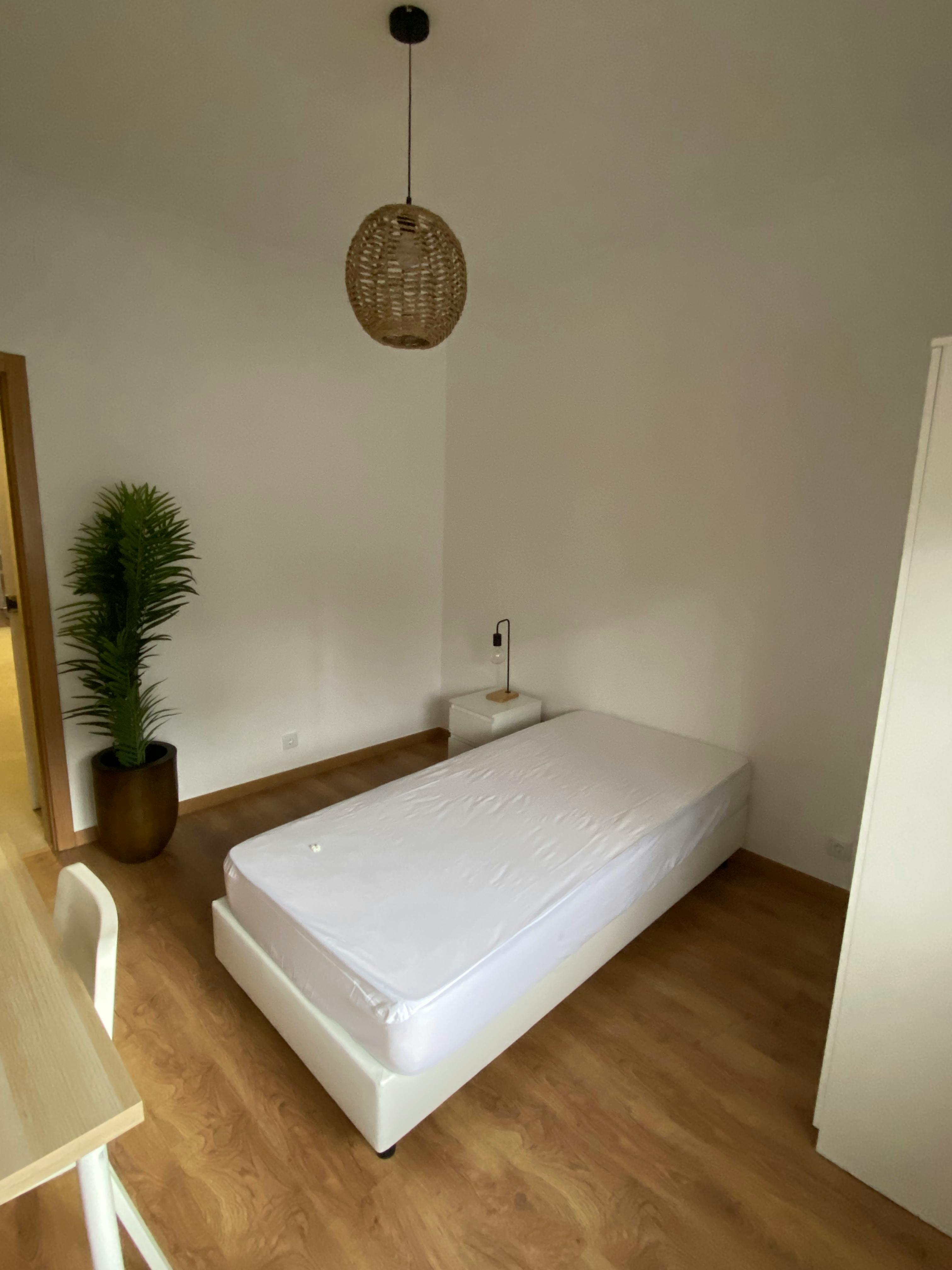 Single room Moscavide, 1 bed, 11m² — photo 2