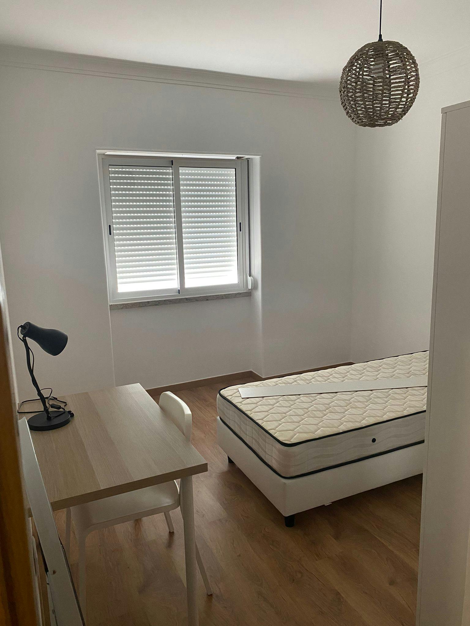 Single room Moscavide, 1 bed, 13m² — photo 1