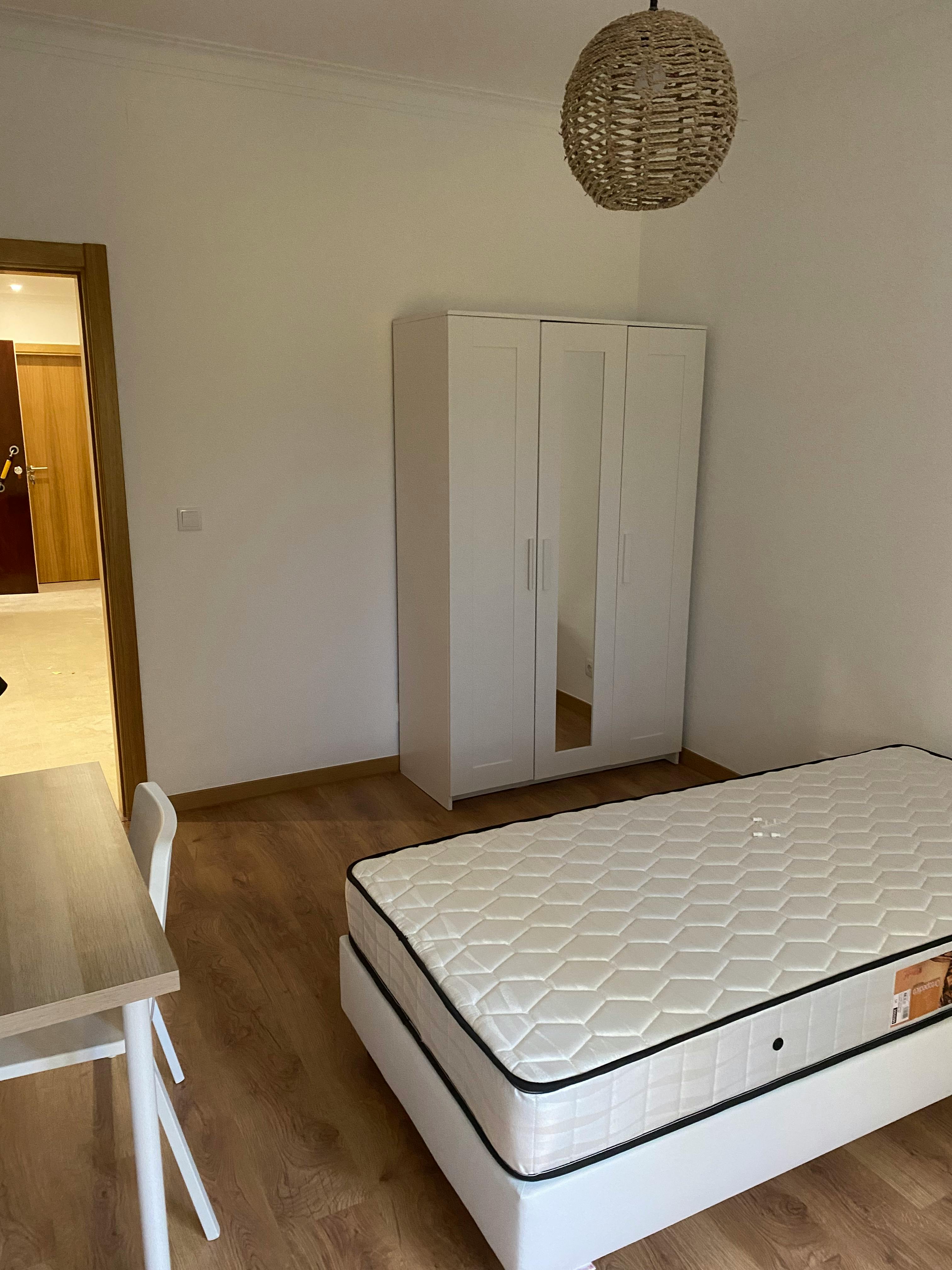 Single room Moscavide, 1 bed, 14m² — photo 2