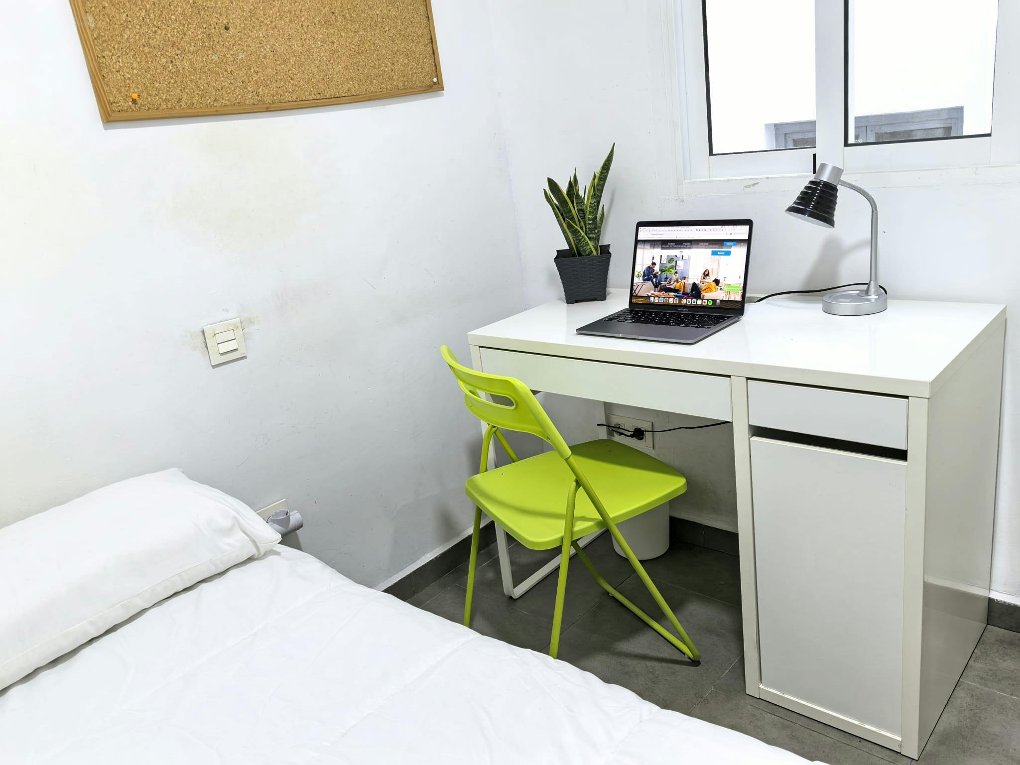 Calle del Médico Pascual Pérez, Alicante (Alacant) preview