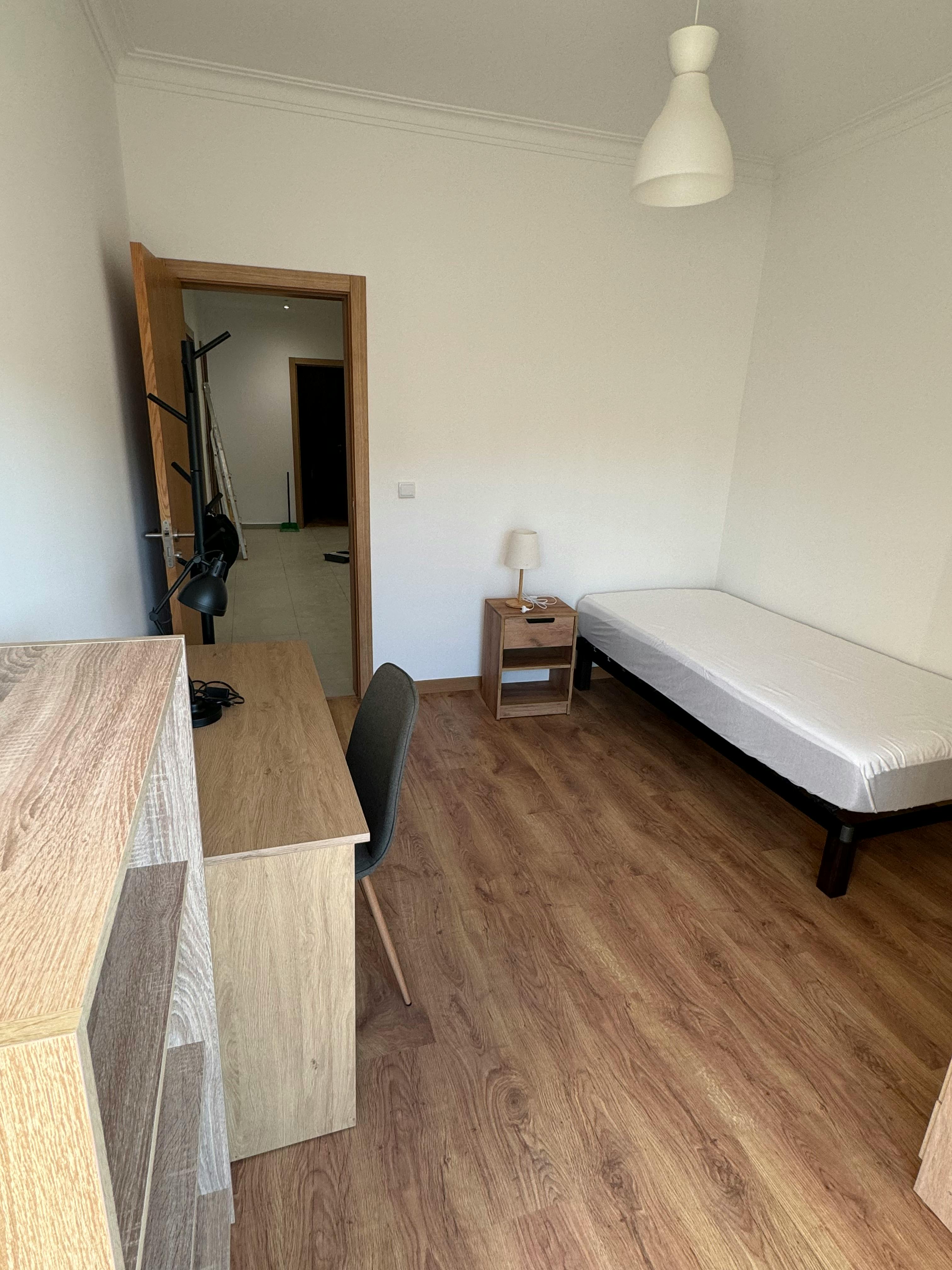Single room Moscavide, 1 bed, 11m² — photo 1