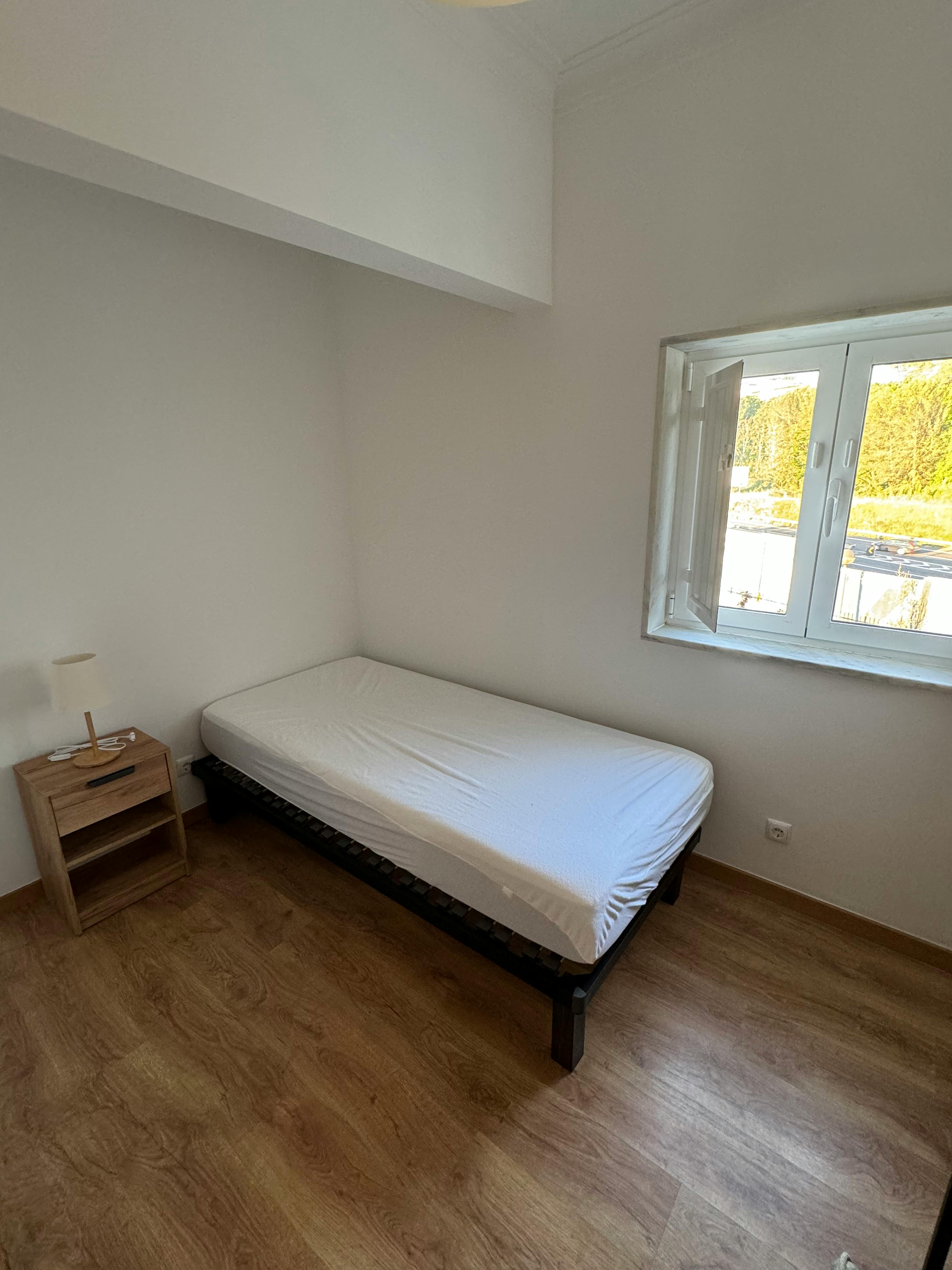 Single room Moscavide, 1 bed, 11m² — photo 1