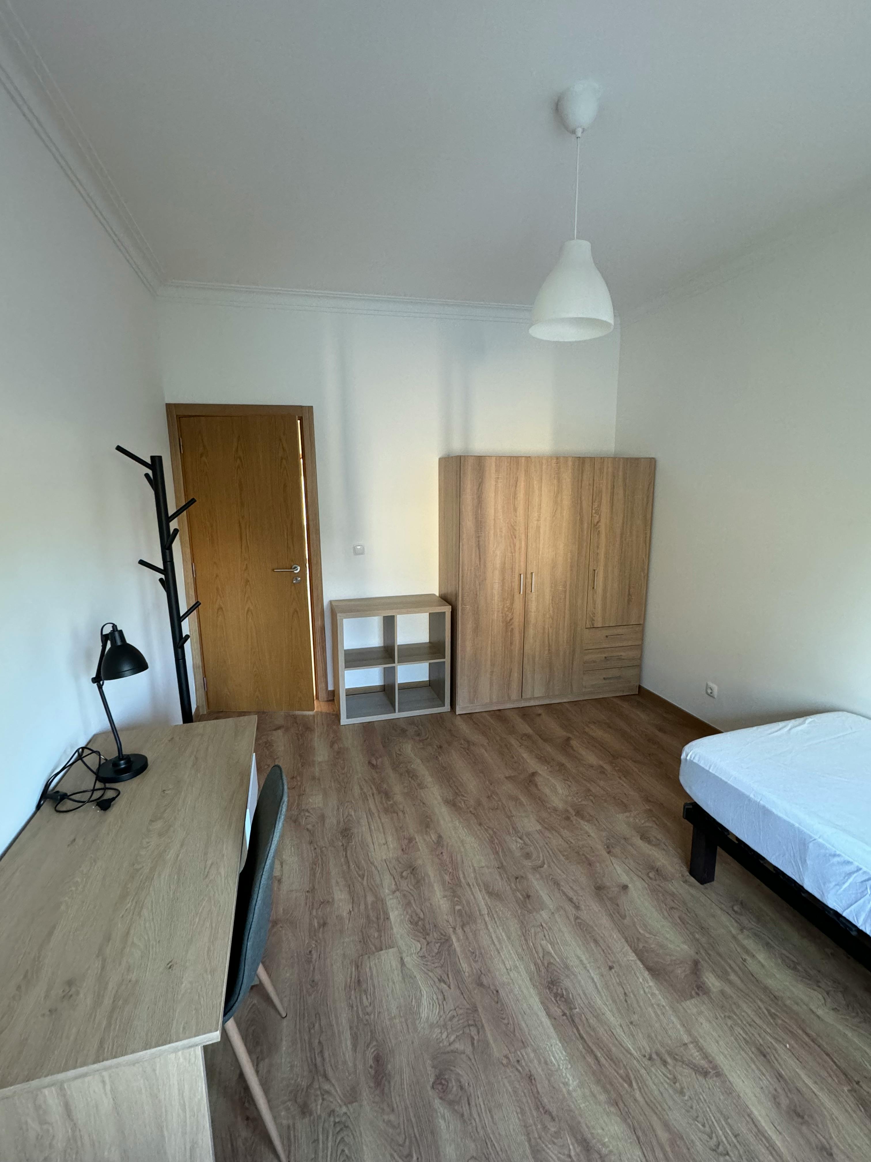 Single room Moscavide, 1 bed, 14m² — photo 1