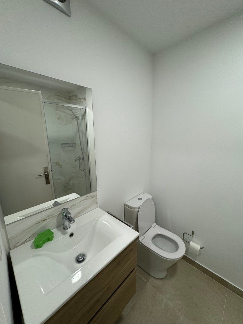 Single room Sacavém, 1 bed, 16m² — photo 8