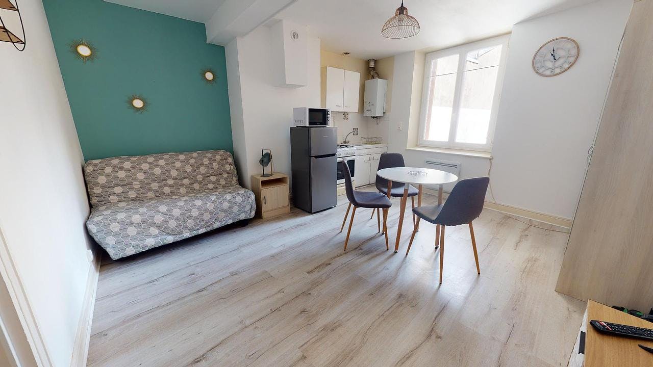 Studio for rent for €425 per month in Mâcon, Rue Lamartine