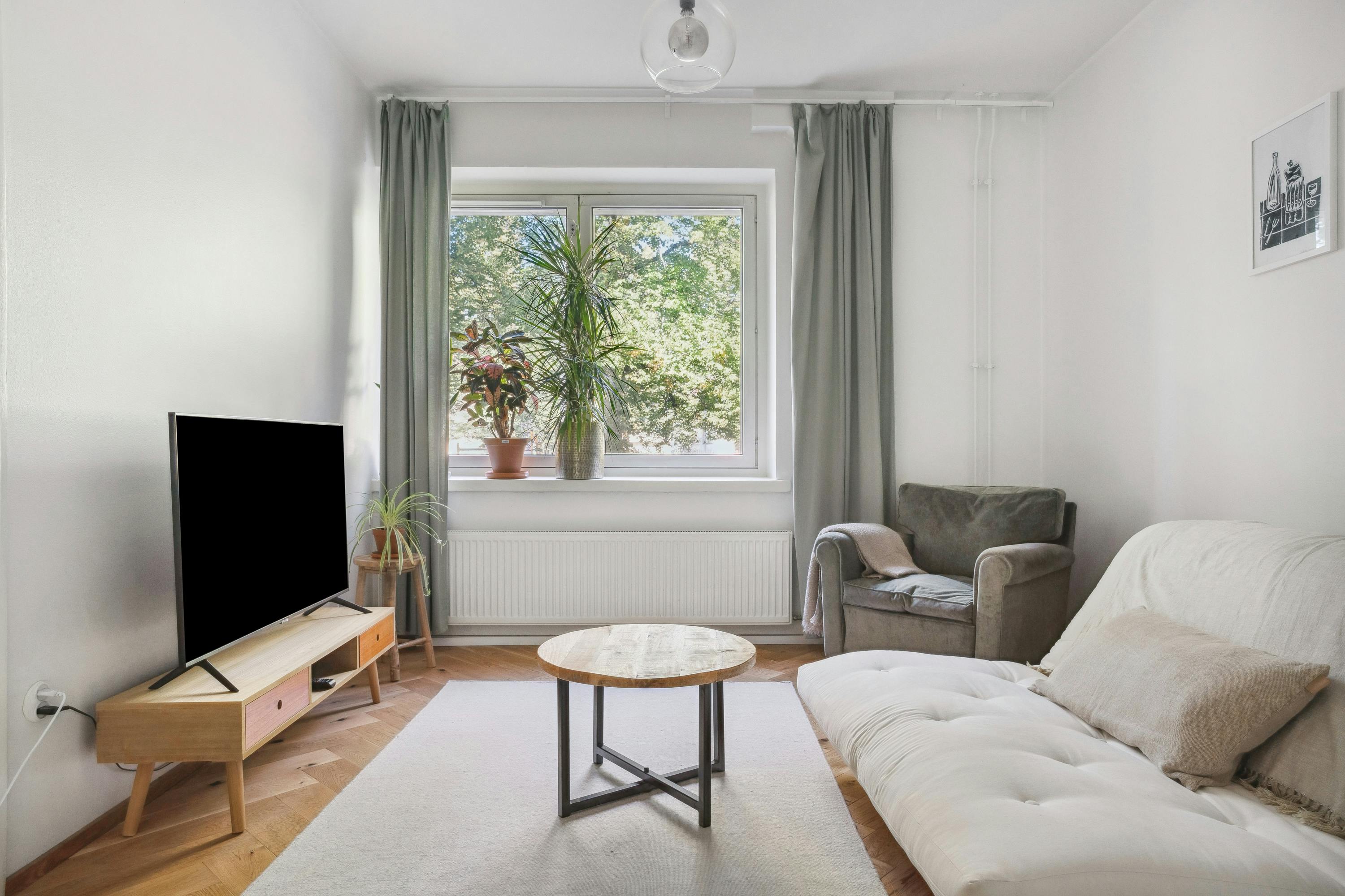 Apartment for rent for €1,300 per month in Helsinki, Mikael Lybeckin katu