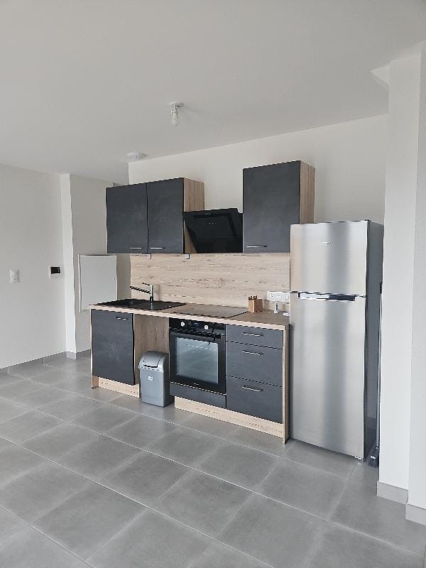 Apartment for rent for €900 per month in Brey-et-Maison-du-Bois, Rue Principale