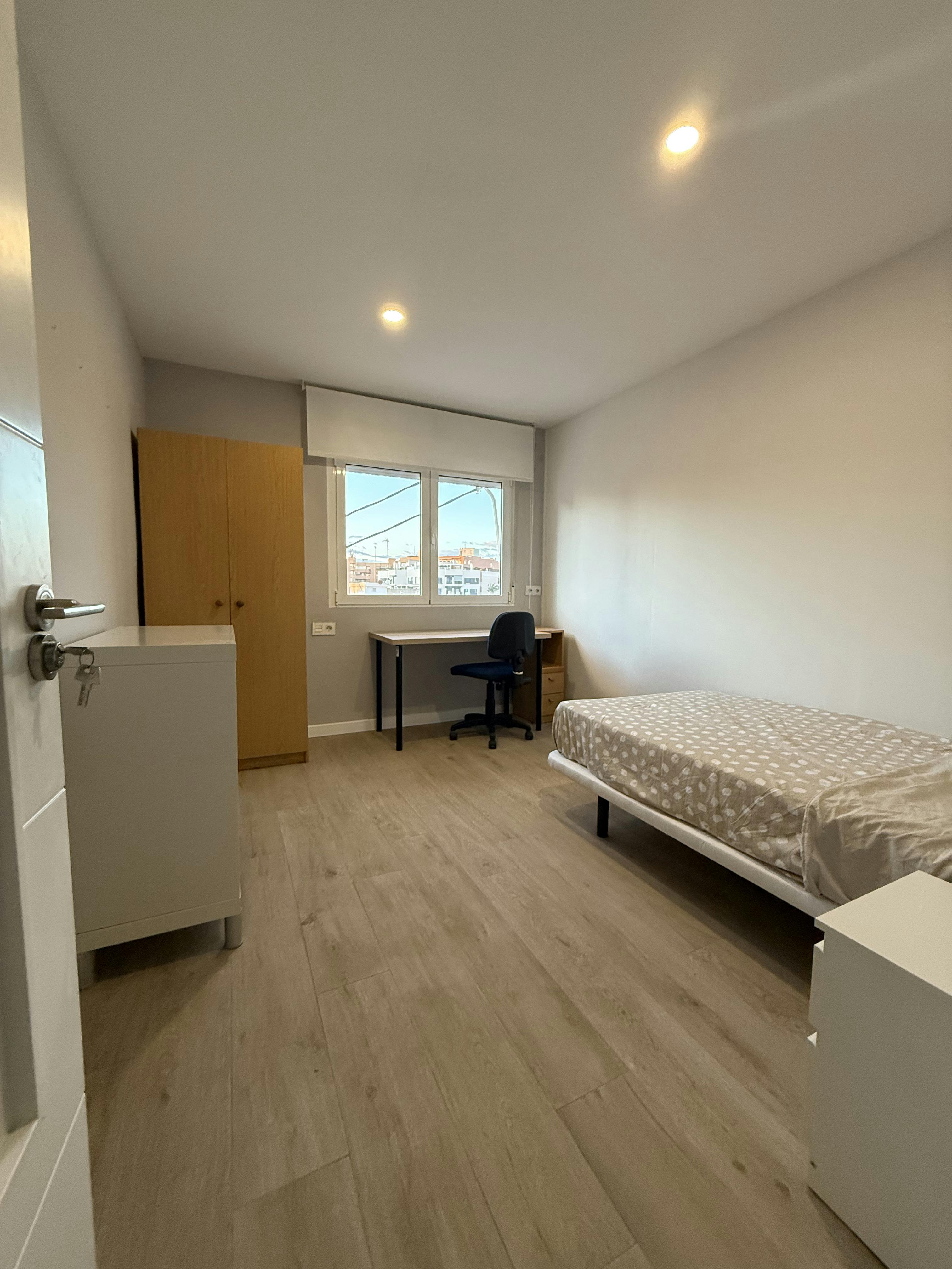 Habitación privada en alquiler por 350 € al mes en San Vicent del Raspeig, Calle Hernán Cortés