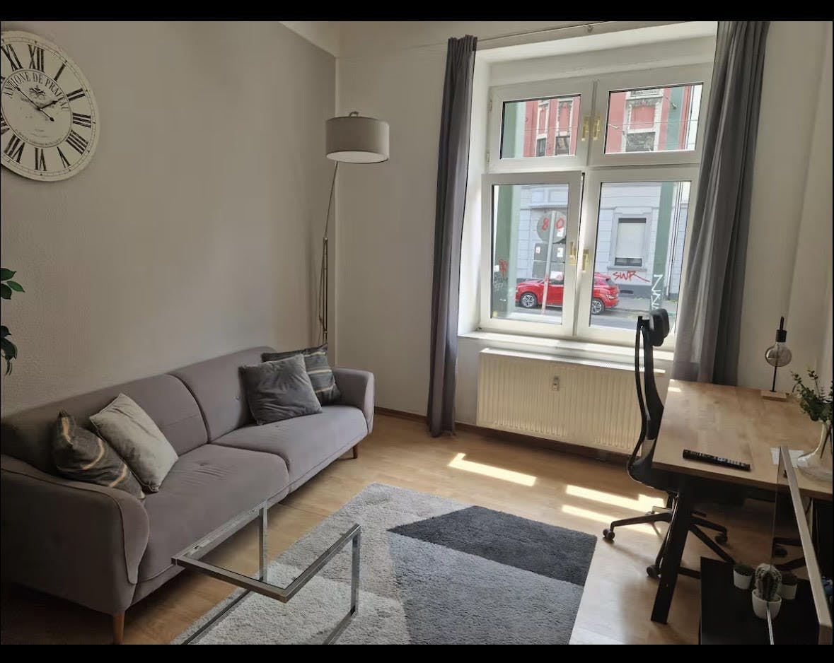 Apartment for rent for €1,350 per month in Düsseldorf, Oberbilker Allee