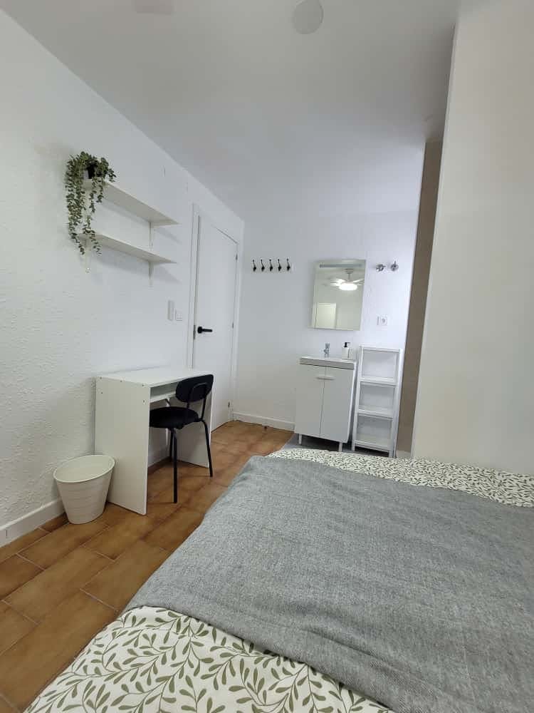 Single room Torrent, 1 bed, 10m² — photo 8