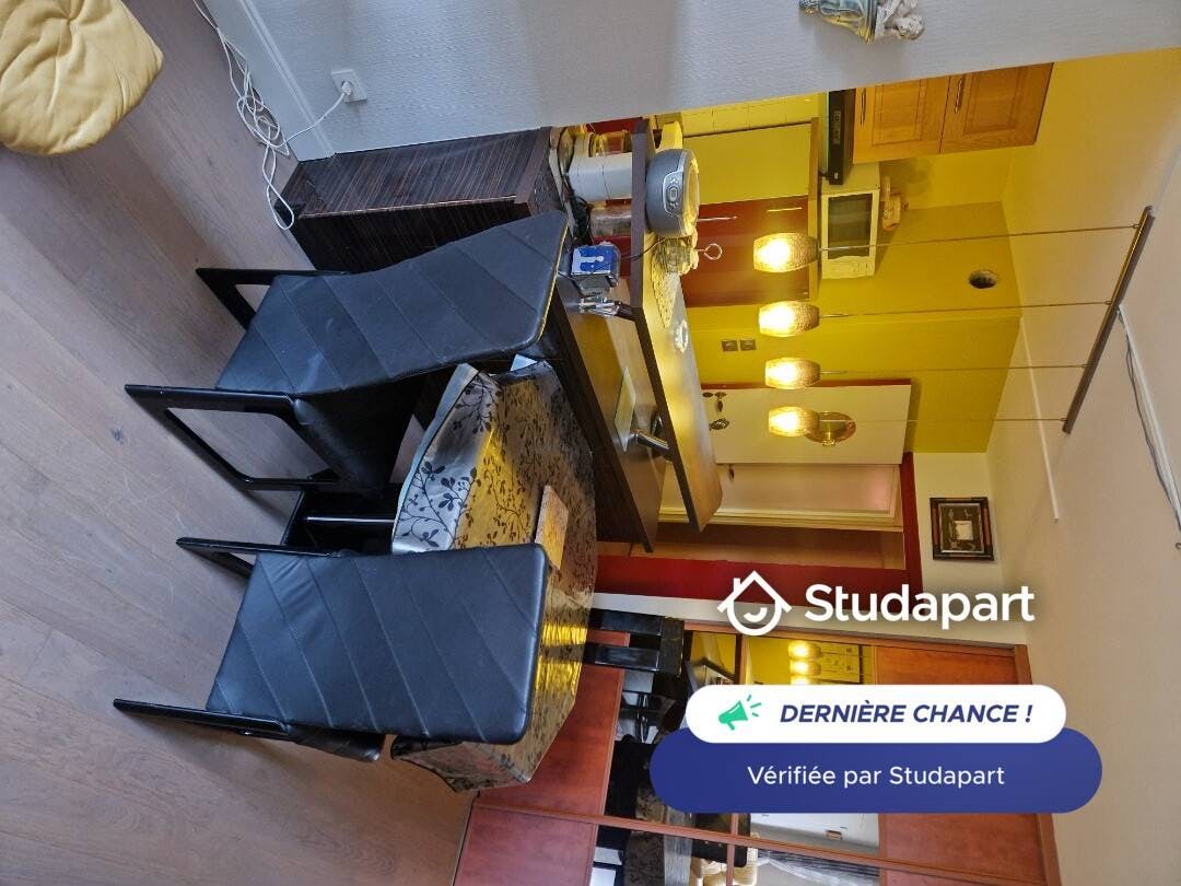 Maison à louer pour 1 500 €/mois à La Rochelle, Rue de la Gloire