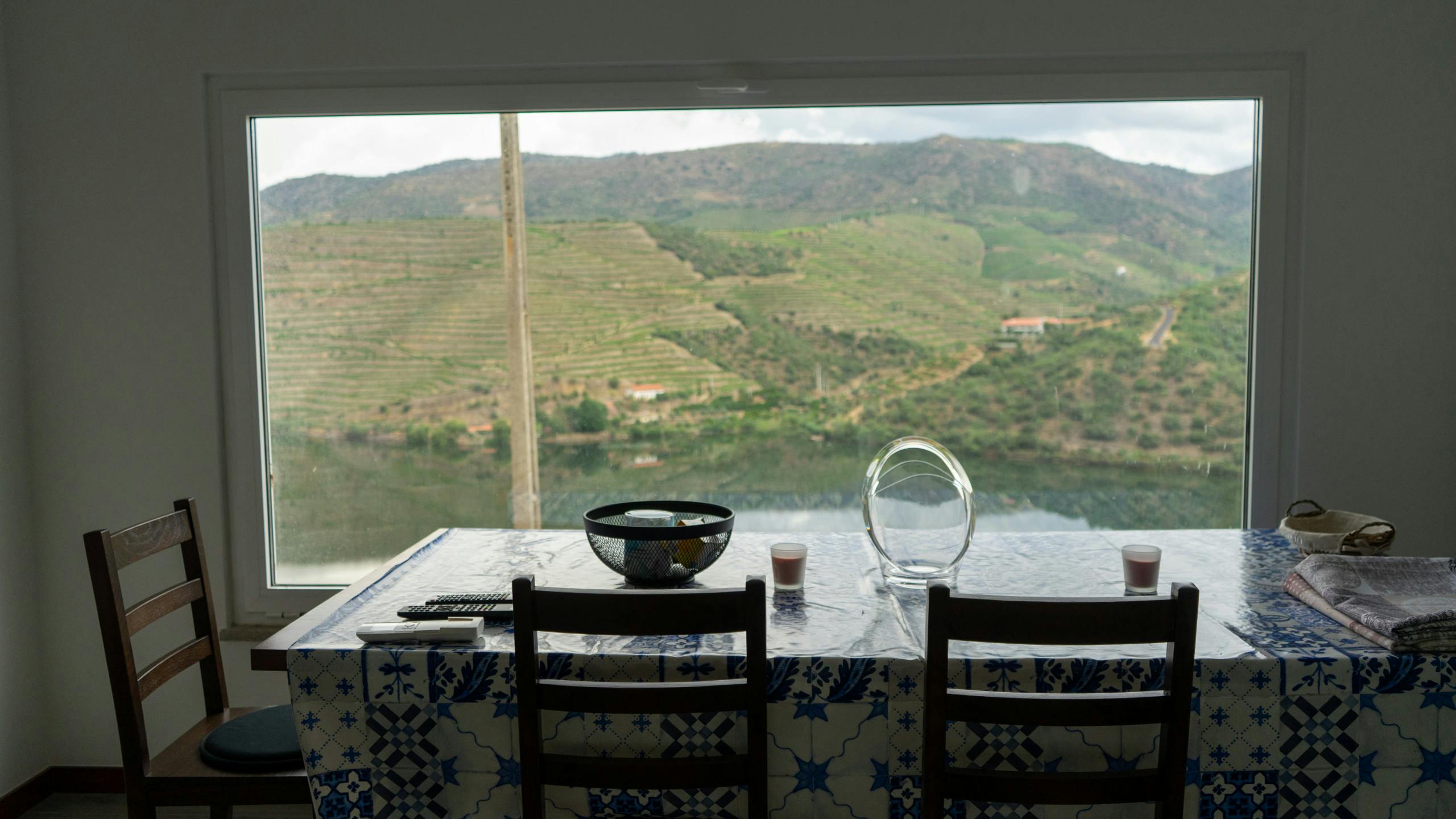 Apartment for rent for €9,999 per month in Numão, Rua de Baixo