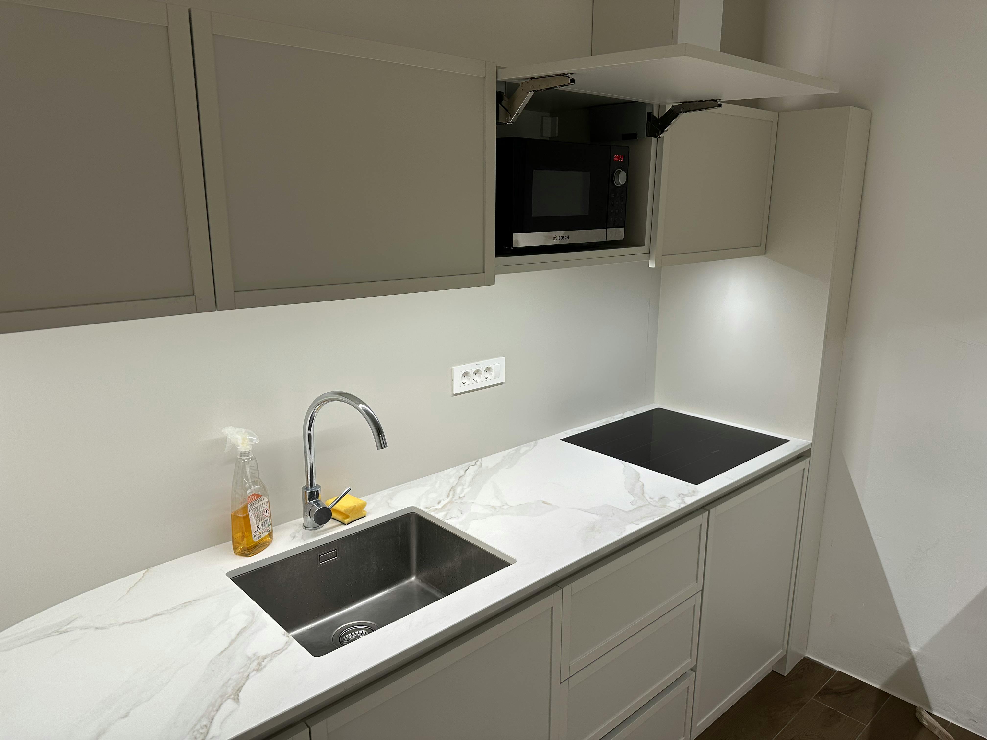Double room Ljubljana, 1 bed, 16m² — photo 9