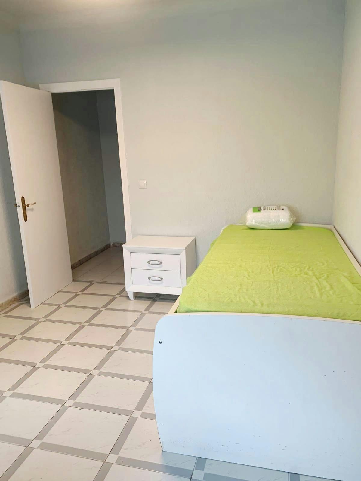 Private room for rent for €420 per month in Sevilla, Calle Juan Manuel Rodríguez Correa
