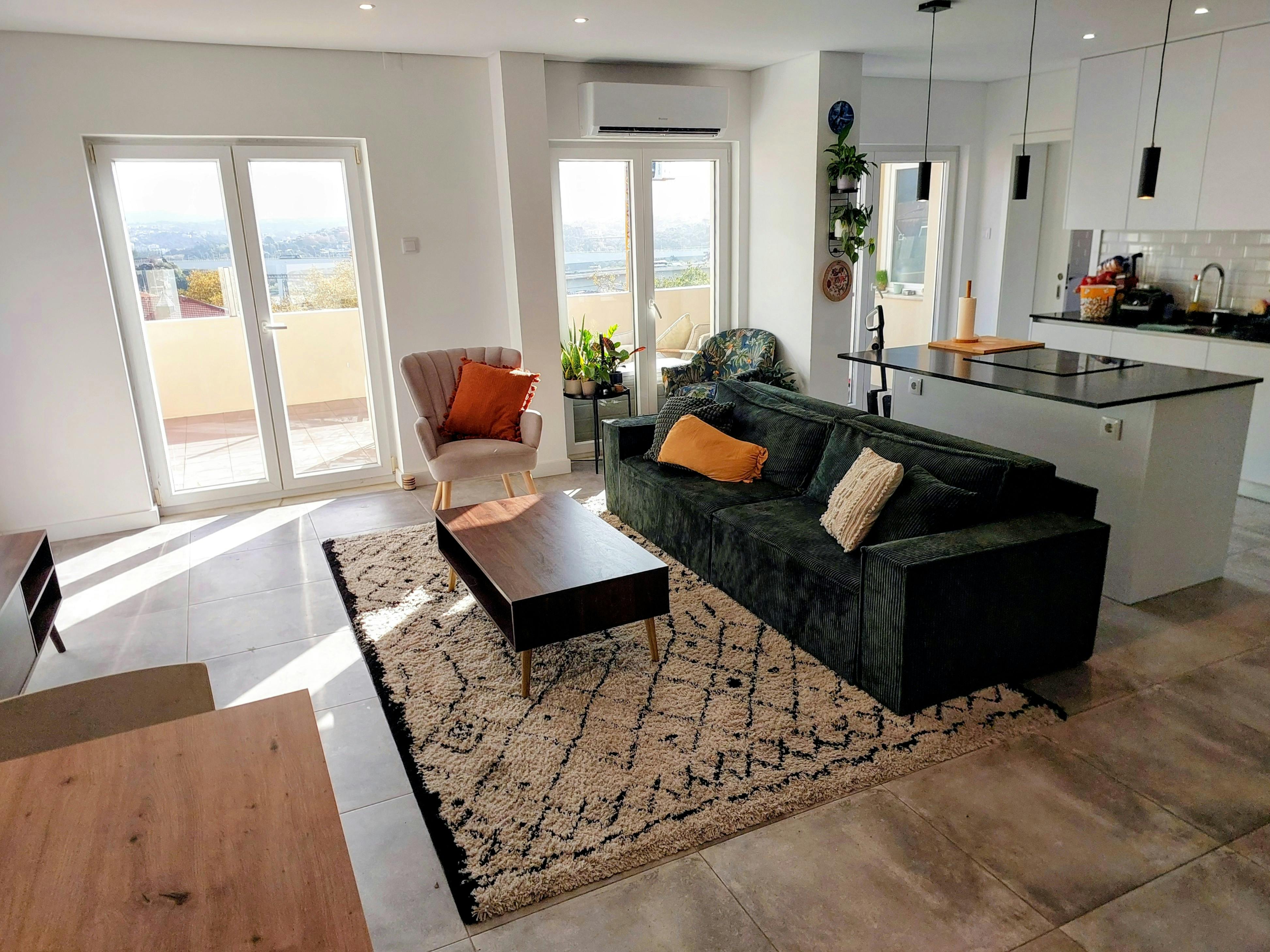 Apartment for rent for €2,200 per month in Porto, Rua do Duque de Loulé