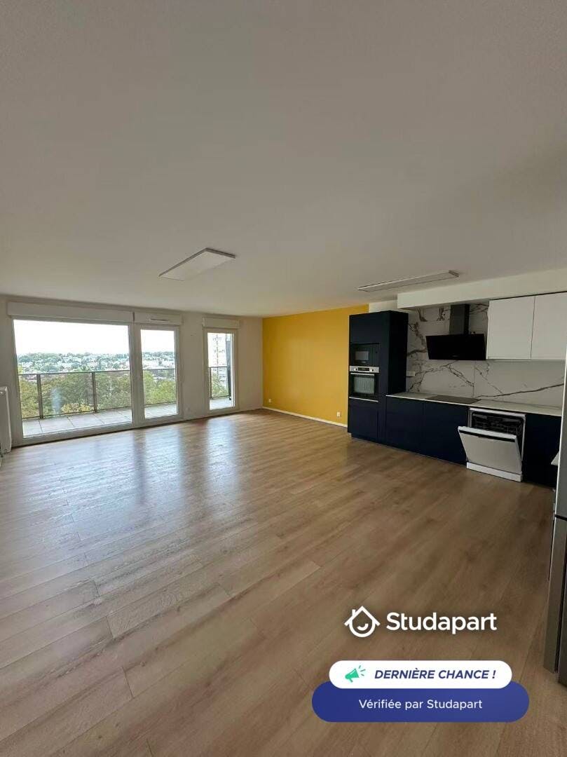 Apartment for rent for €2,400 per month in Bagneux, Rue Simone Veil