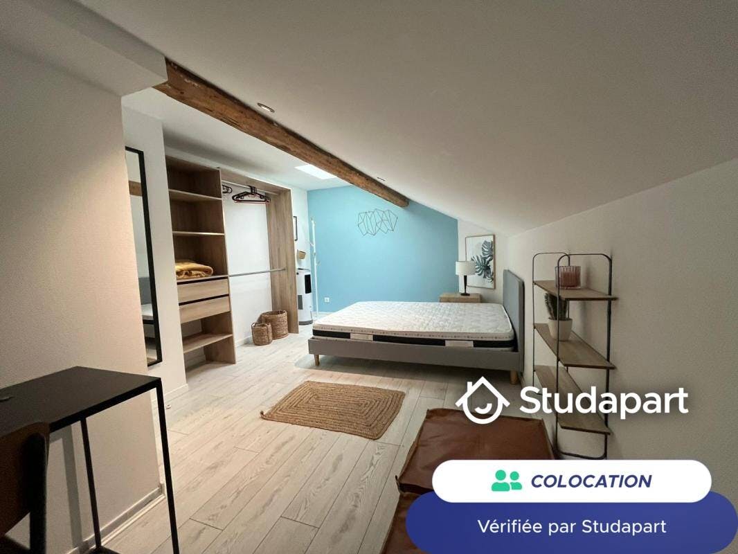 Private room for rent for €459 per month in Angoulême, Rue Corderant