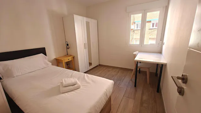 Private room in Calle Cangas de Onís, Madrid (1676027) room image 1