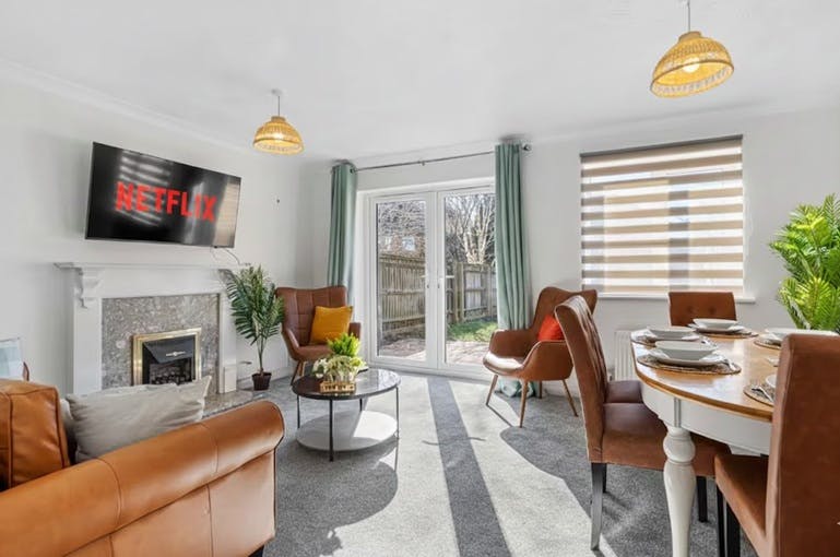 Дом сдается в аренду за 4 400 £ в месяц в Swindon, Colman Park