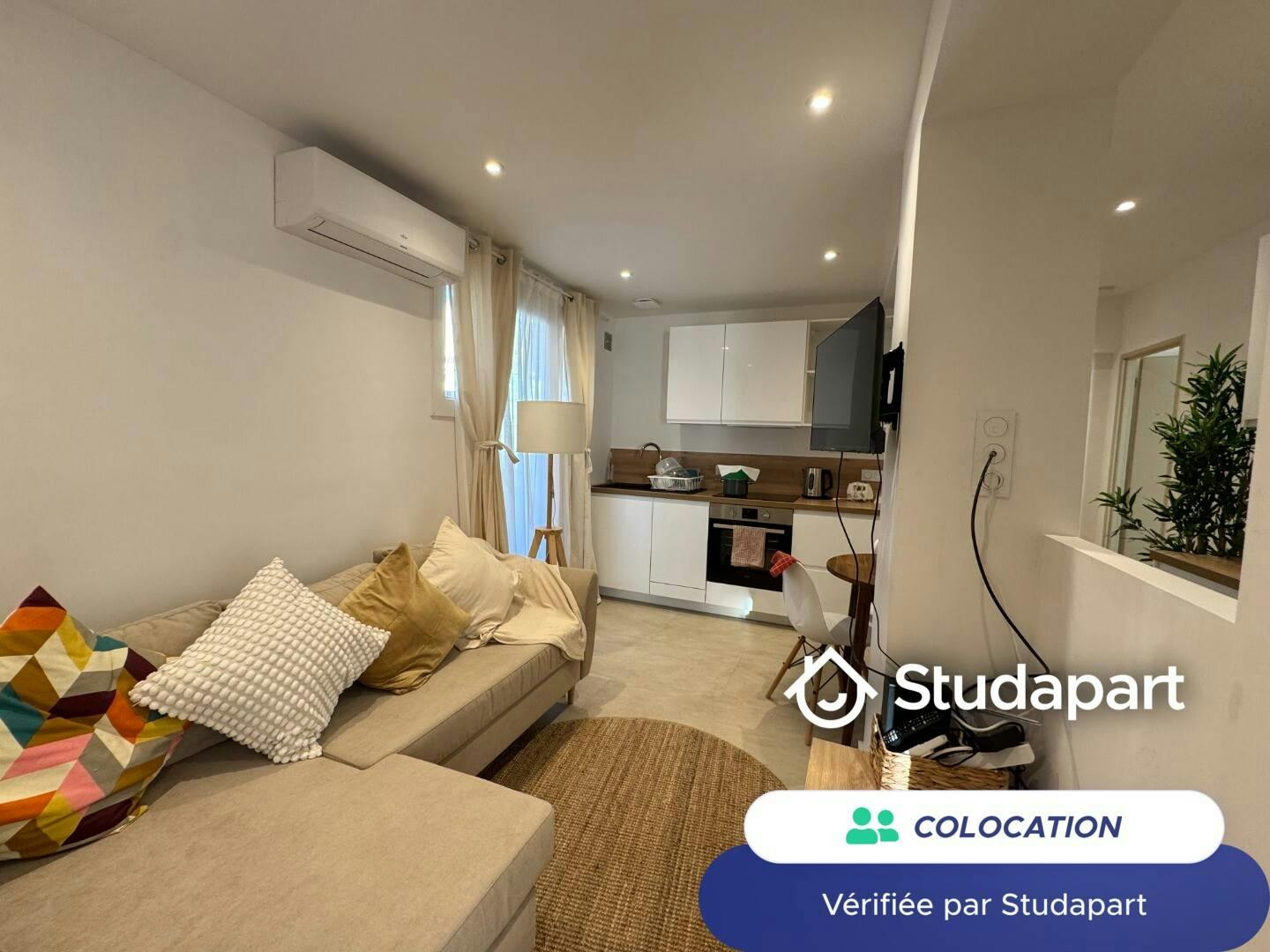 Private room for rent for €500 per month in Toulon, Avenue Général Nogues