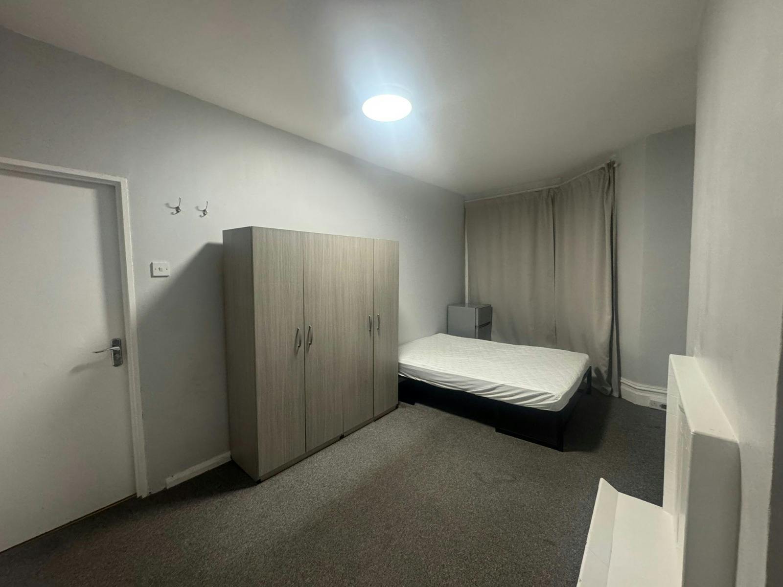 Private room for rent for £950 per month in London, High Road