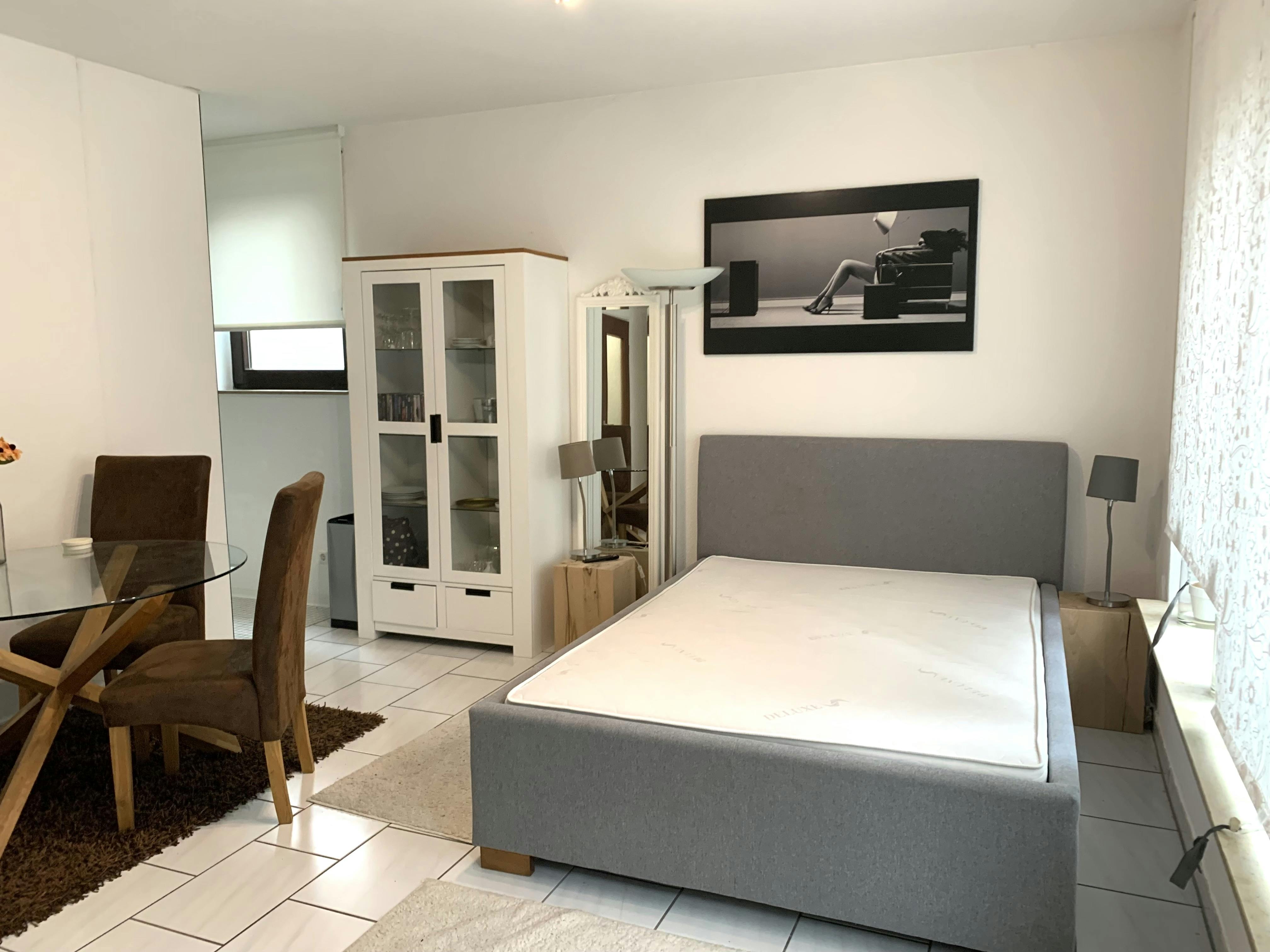 Estudio  en alquiler por 830 € al mes en Stuttgart, Augustenstraße