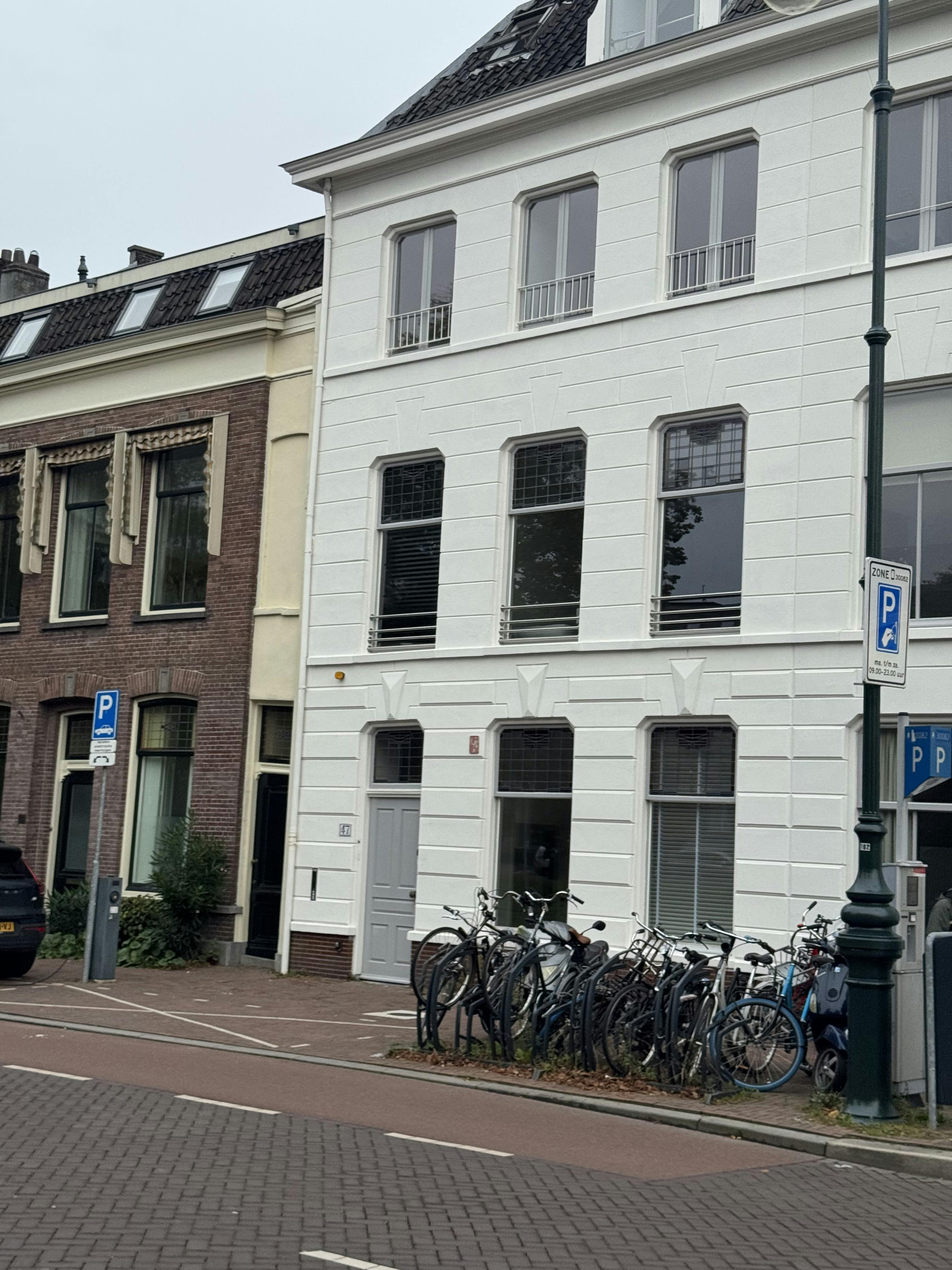 公寓 正在以 €2,365 的月租出租，其位于 Utrecht, Wittevrouwensingel