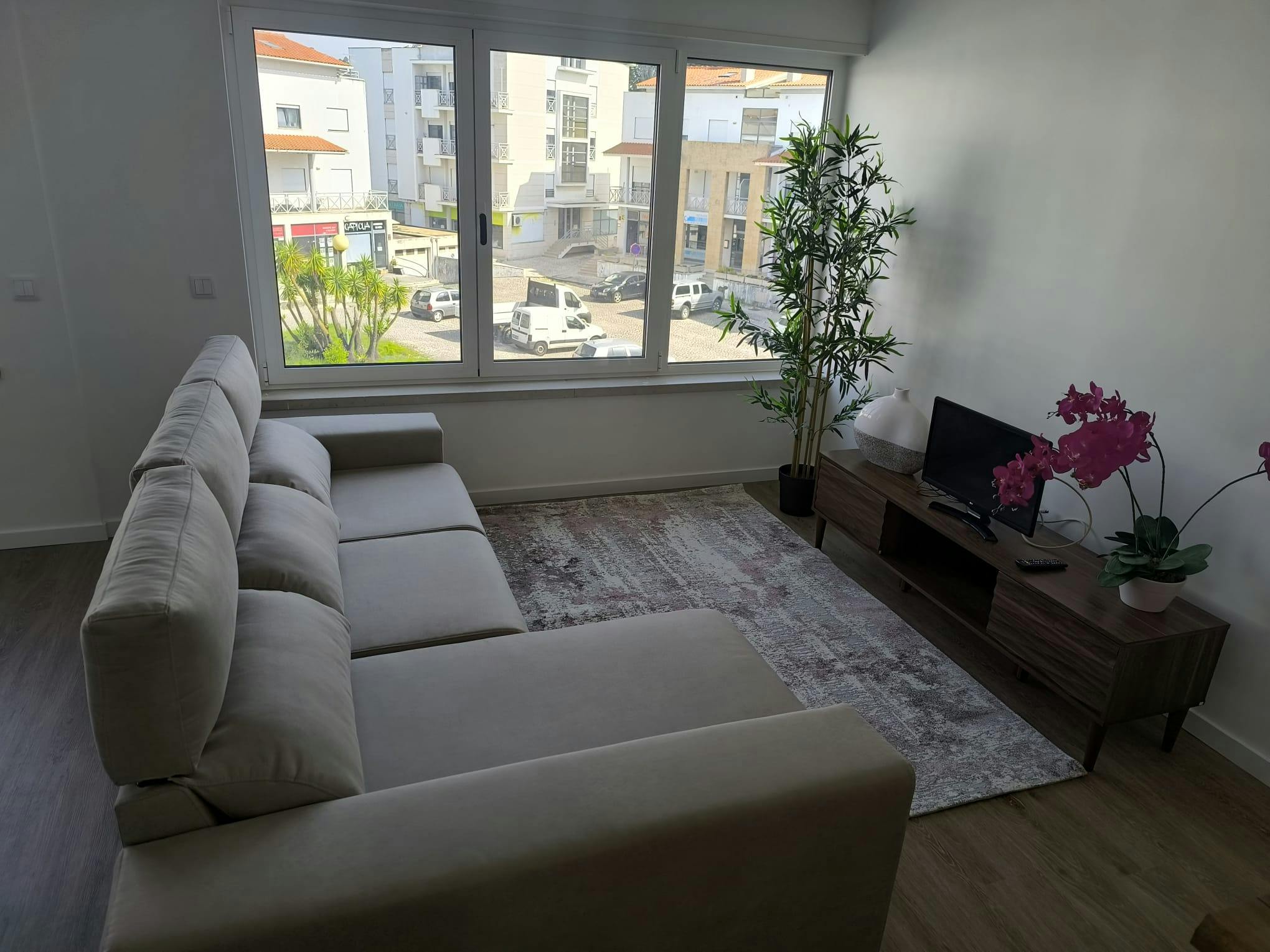 Apartment for rent for €1,300 per month in Batalha, Rua do Infante Dom Fernando