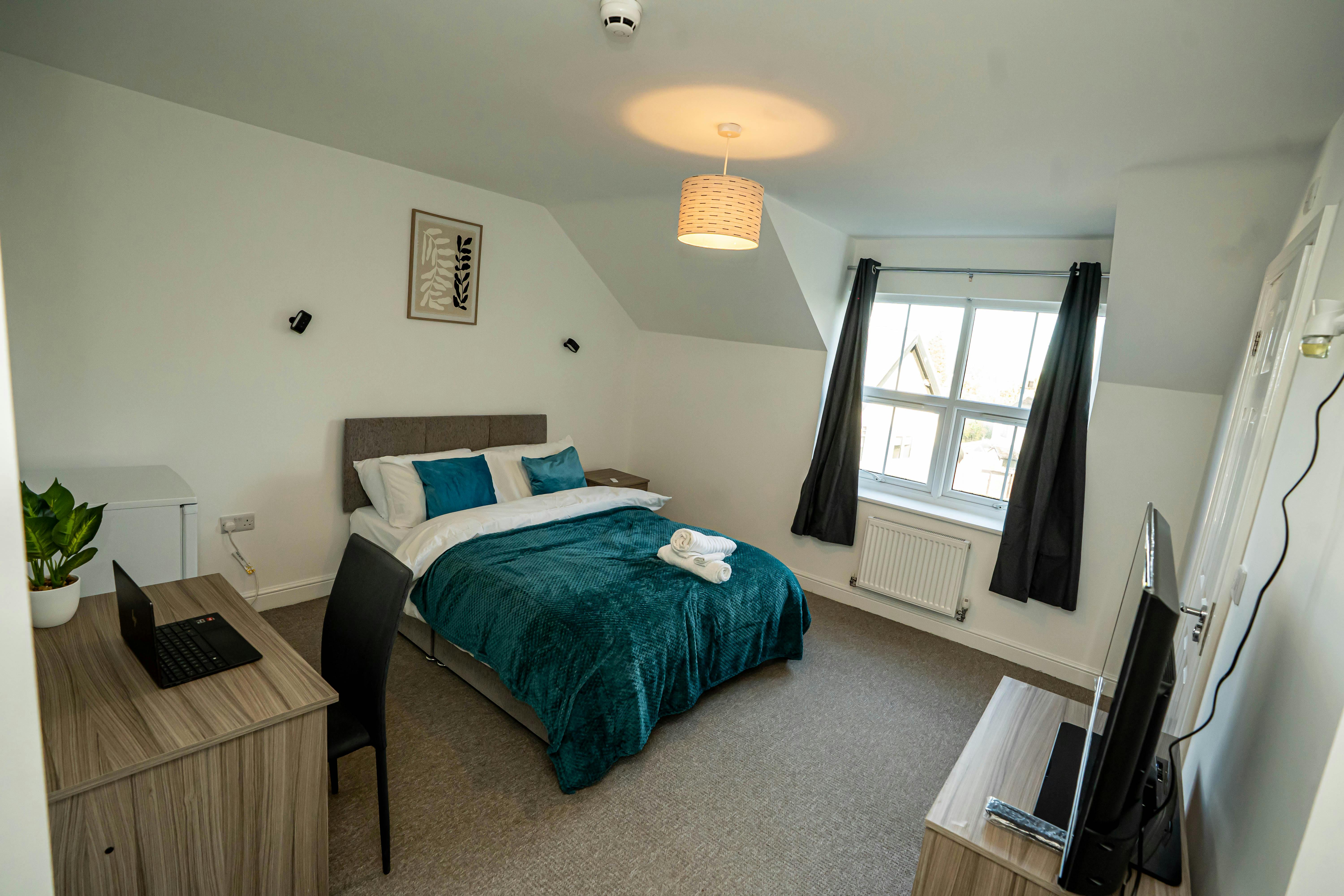 House for rent for £1,400 per month in Stoke-on-Trent, Queens Court Road