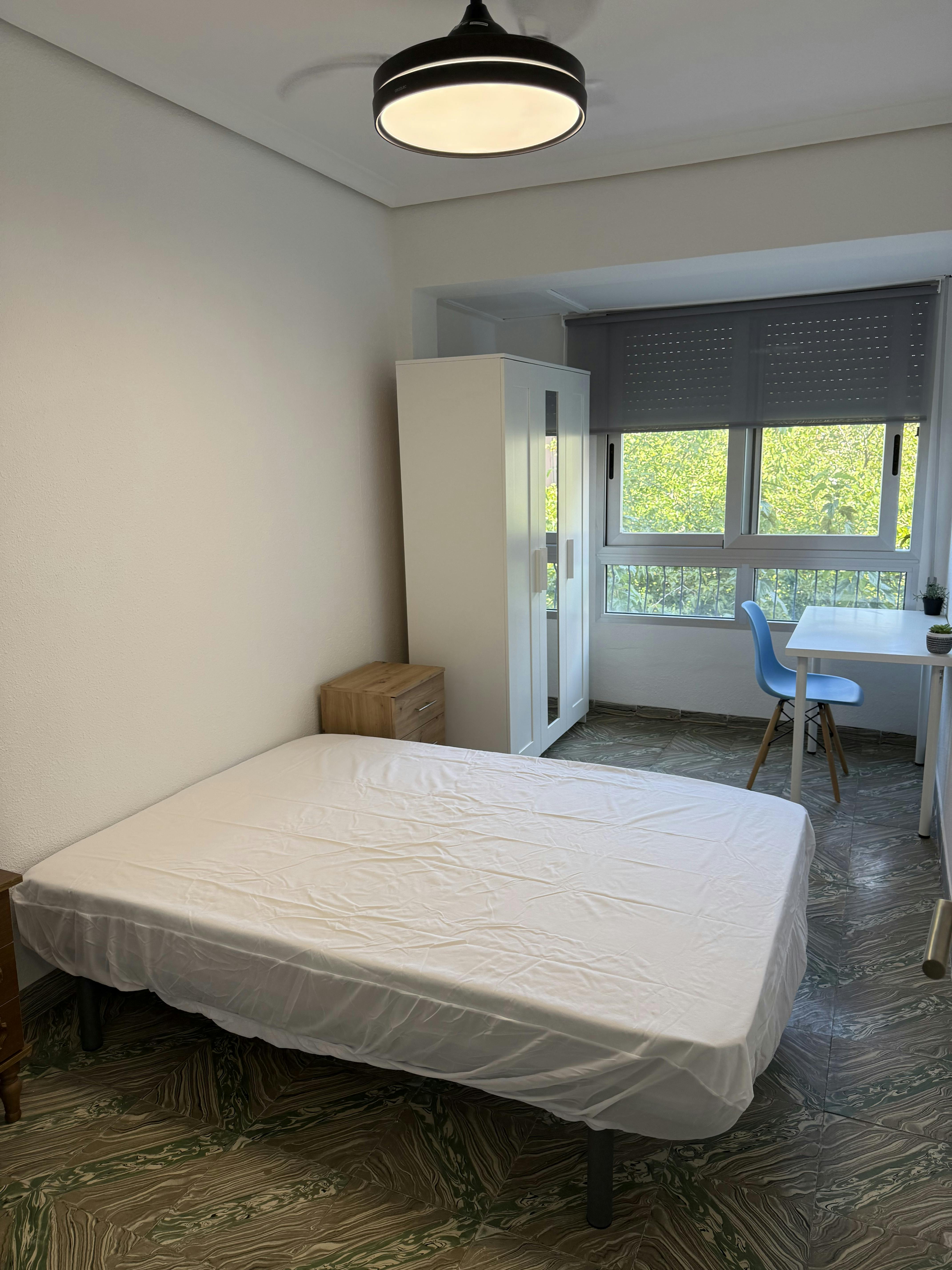 Privat rum att hyra för 290 € i månaden i Castelló de la Plana, Plaça de l'Escultor Adsuara