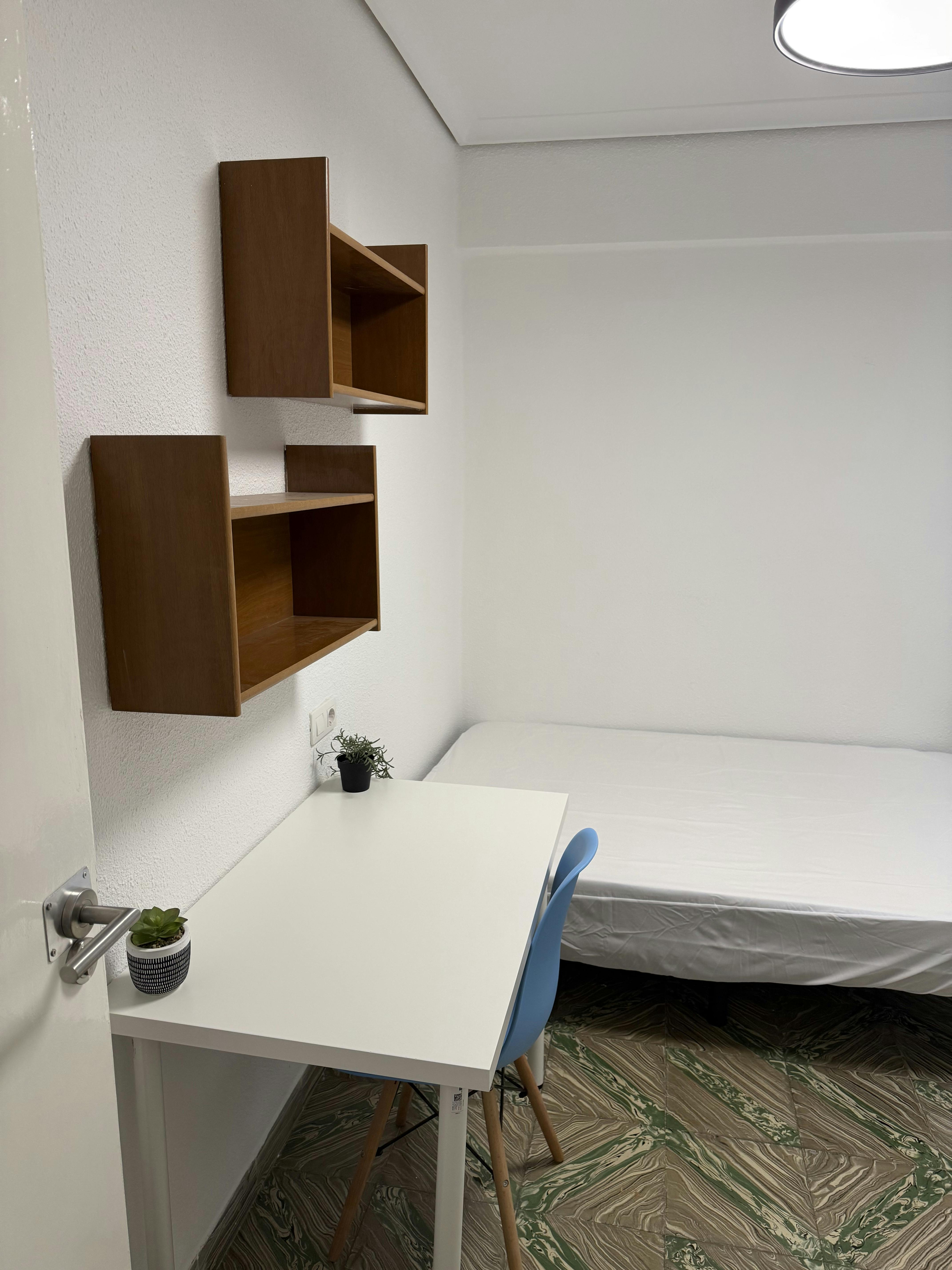 Privat rum att hyra för 290 € i månaden i Castelló de la Plana, Plaça de l'Escultor Adsuara