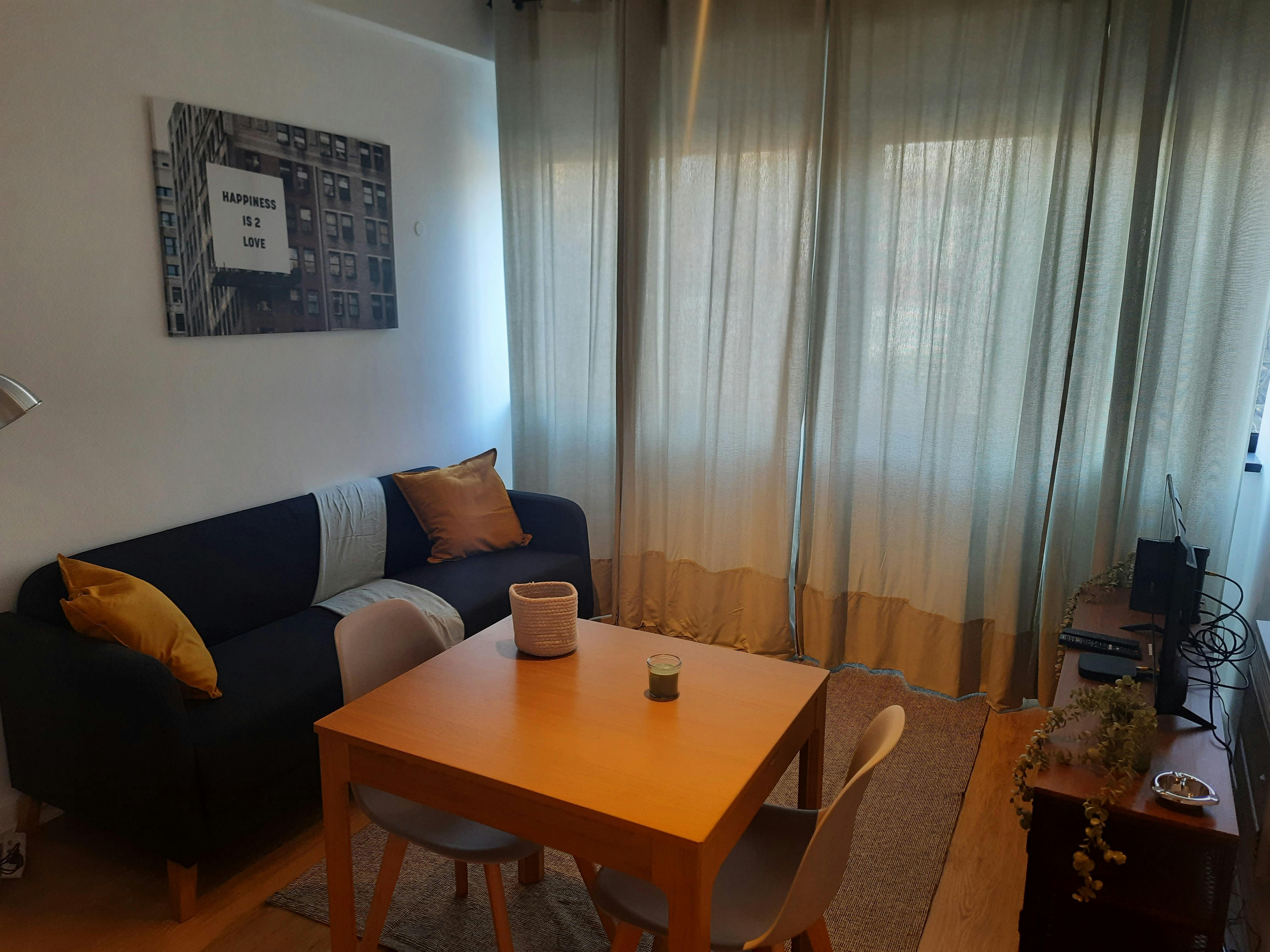 Apartment for rent for €1,600 per month in Lisbon, Avenida Columbano Bordalo Pinheiro