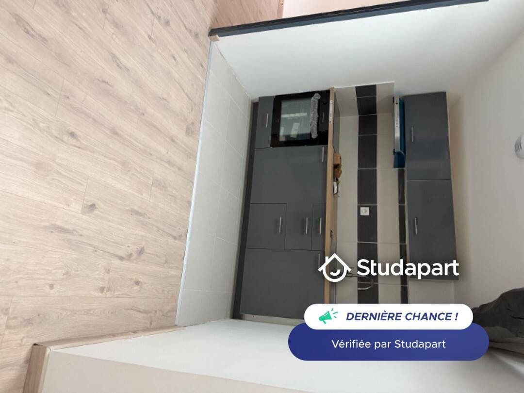 Apartamento en alquiler por 700 € al mes en Poitiers, Rue de la Cathédrale